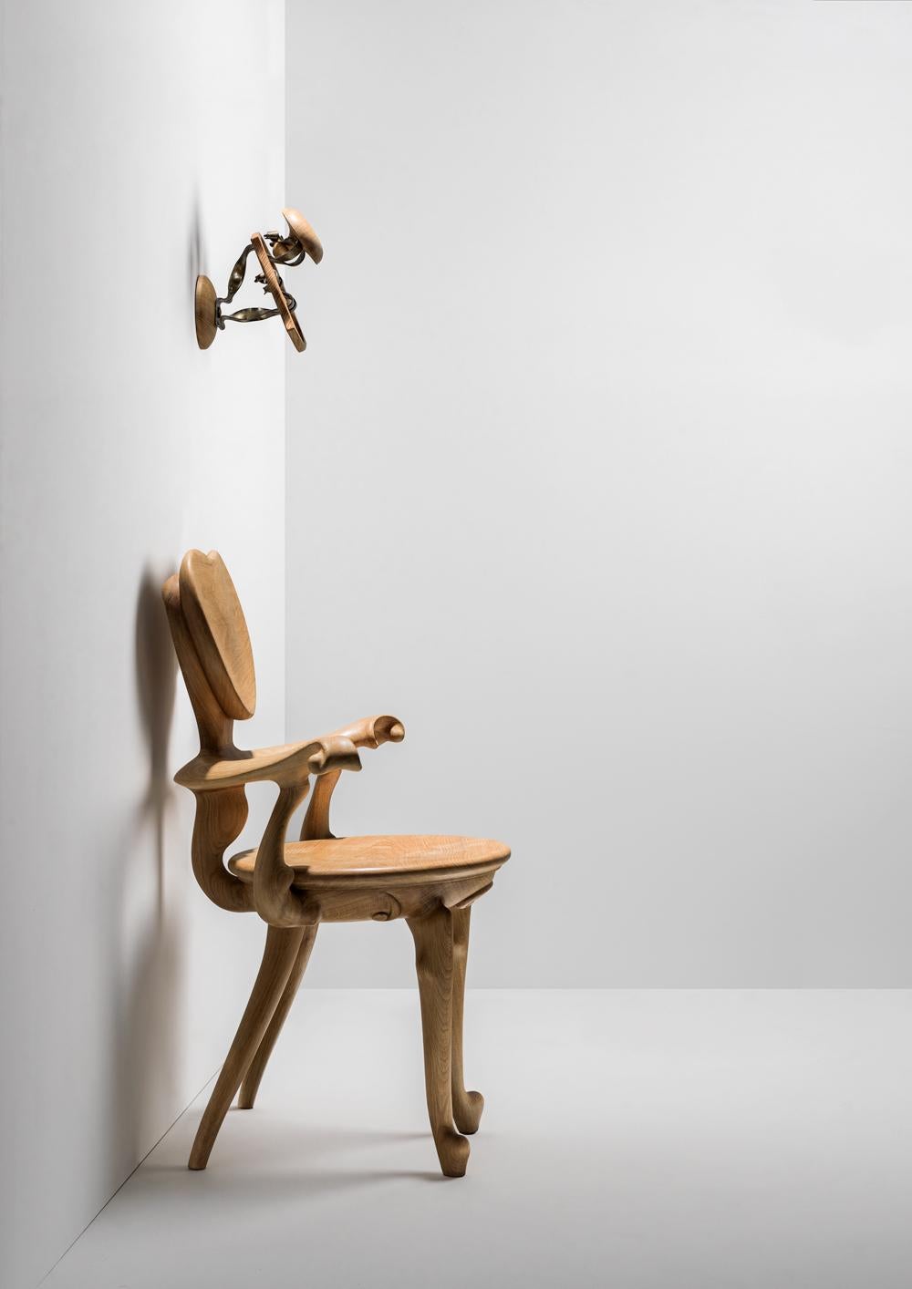 https://a.1stdibscdn.com/antoni-gaudi-calvet-armchair-for-sale-picture-5/f_14272/f_329076921677063159526/Colgador_y_silla_Calvet2_master.jpg