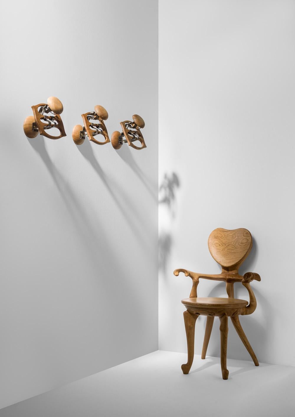 https://a.1stdibscdn.com/calvet-armchair-antonio-gaudi-for-sale-picture-6/f_12192/f_319639721672272734233/Colgador_y_silla_Calvet_master.jpg