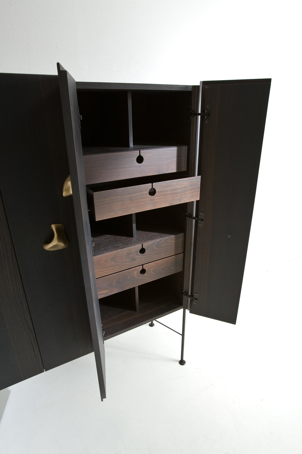 https://a.1stdibscdn.com/laurameroni-modern-cabinet-collectionist-with-sesel-brass-handles-for-sale-picture-3/f_52792/f_332793021678785533654/Collectionist_Sideboard_ArtCollection_Laurameroni_00011_master.jpg