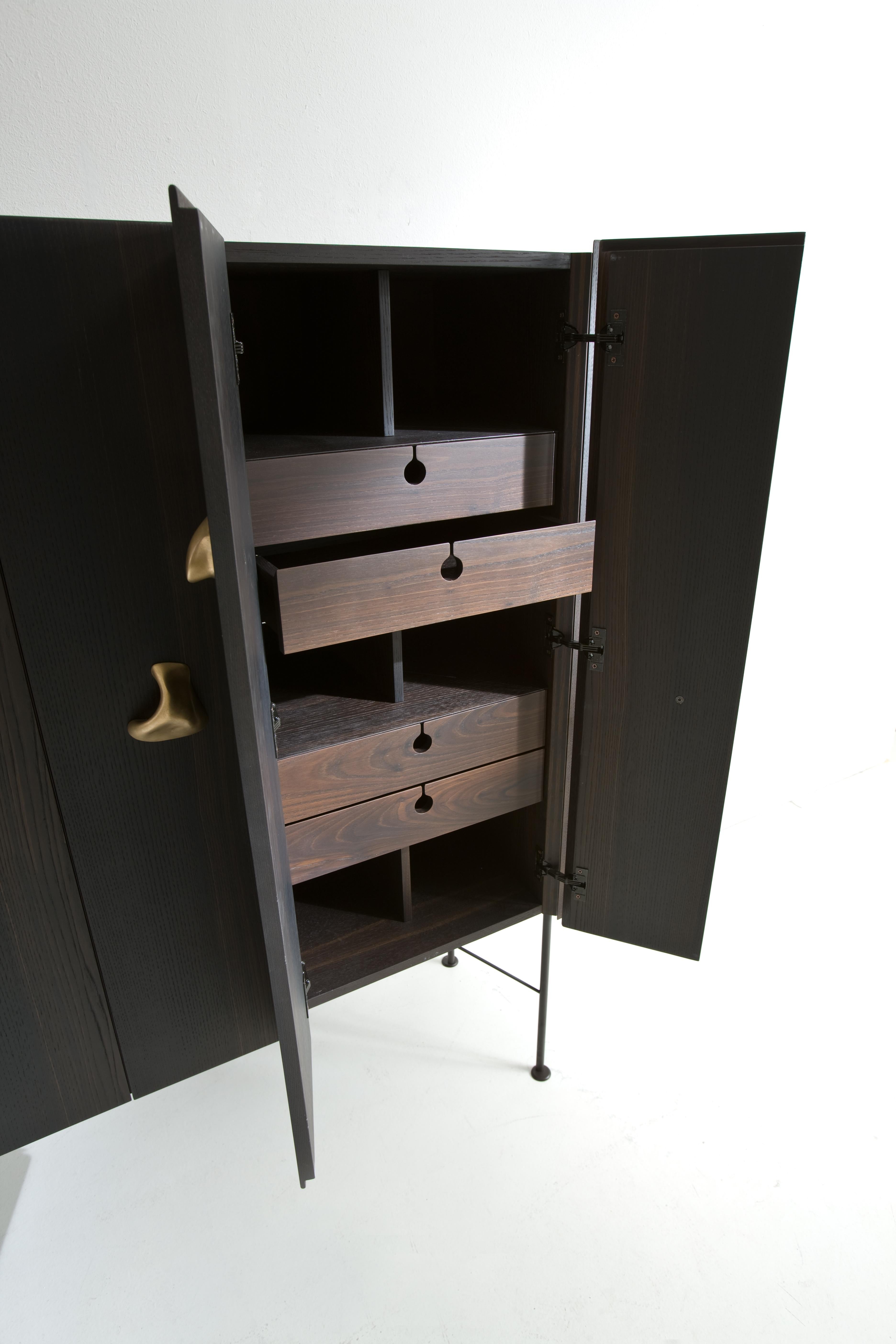 https://a.1stdibscdn.com/laurameroni-modern-cabinet-collectionist-with-sesel-brass-handles-for-sale-picture-3/f_52792/f_332793021678785533654/Collectionist_Sideboard_ArtCollection_Laurameroni_00011_master.jpg