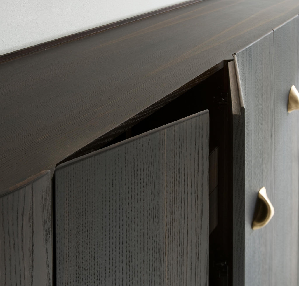 https://a.1stdibscdn.com/laurameroni-modern-cabinet-collectionist-with-sesel-brass-handles-for-sale-picture-6/f_52792/f_332793021678785534827/Collectionist_Sideboard_ArtCollection_Laurameroni_00013_master.jpg