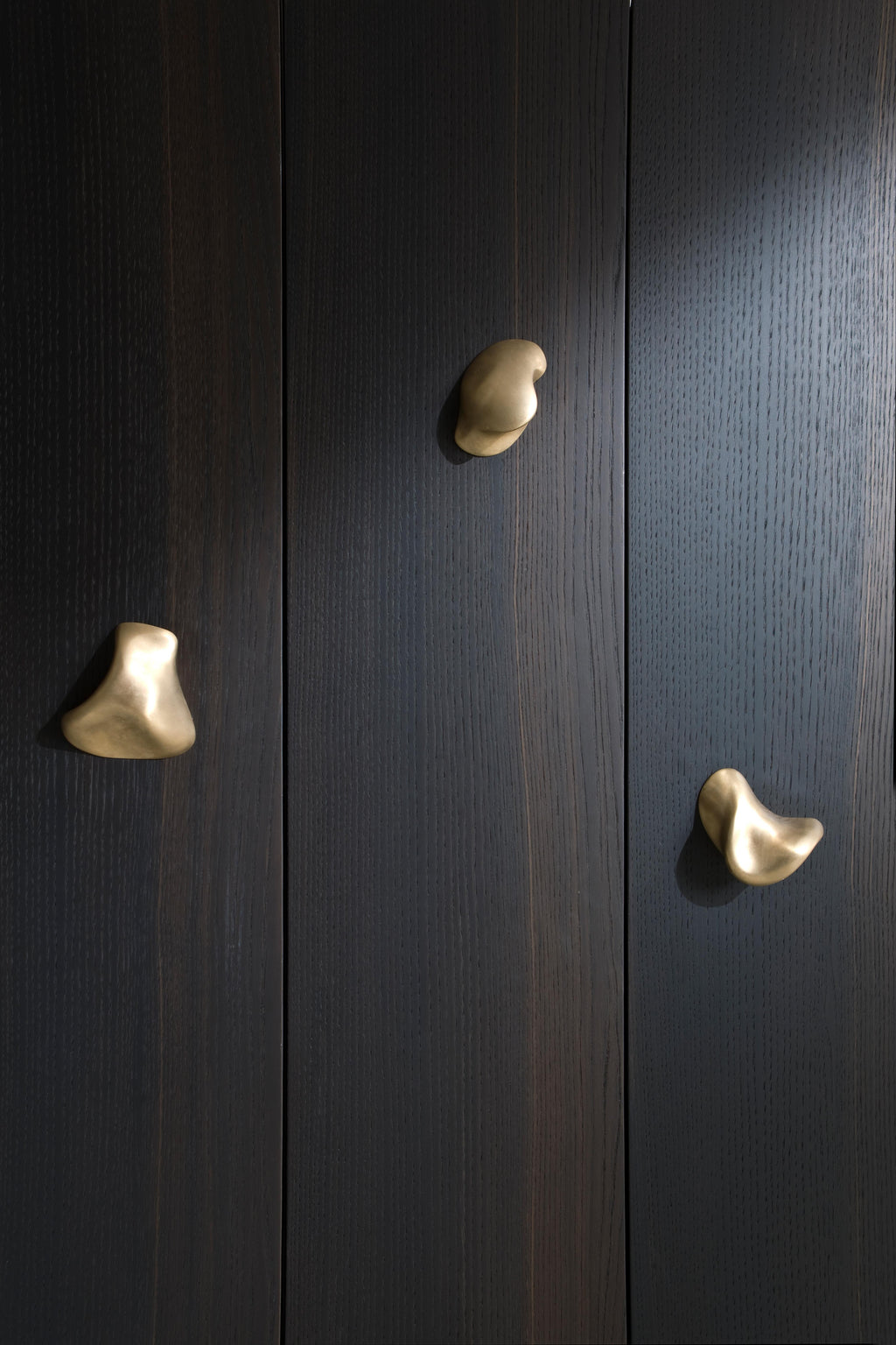https://a.1stdibscdn.com/laurameroni-modern-cabinet-collectionist-with-sesel-brass-handles-for-sale-picture-7/f_52792/f_332793021678785541816/Collectionist_Sideboard_ArtCollection_Laurameroni_00015_master.jpg