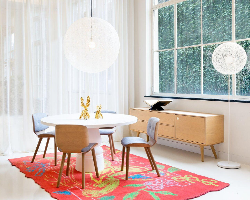 https://a.1stdibscdn.com/moooi-container-140-small-round-dinning-table-with-white-oak-top-for-sale-picture-4/22569652/f_268037521641549620875/Container_table_ambient_image_1_1__master.jpg