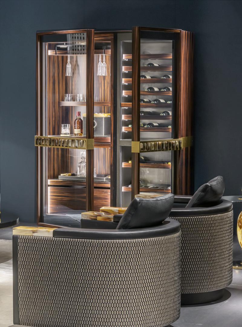 https://a.1stdibscdn.com/manhattan-wine-cellar-in-makassar-ebony-veneer-brass-horn-by-arcahorn-for-sale-picture-2/f_12192/f_489893821772114099812/Contenitori_e_librerie_Manhattan_cantina_di_conservazione_ambientata_Arcahorn_master.jpg