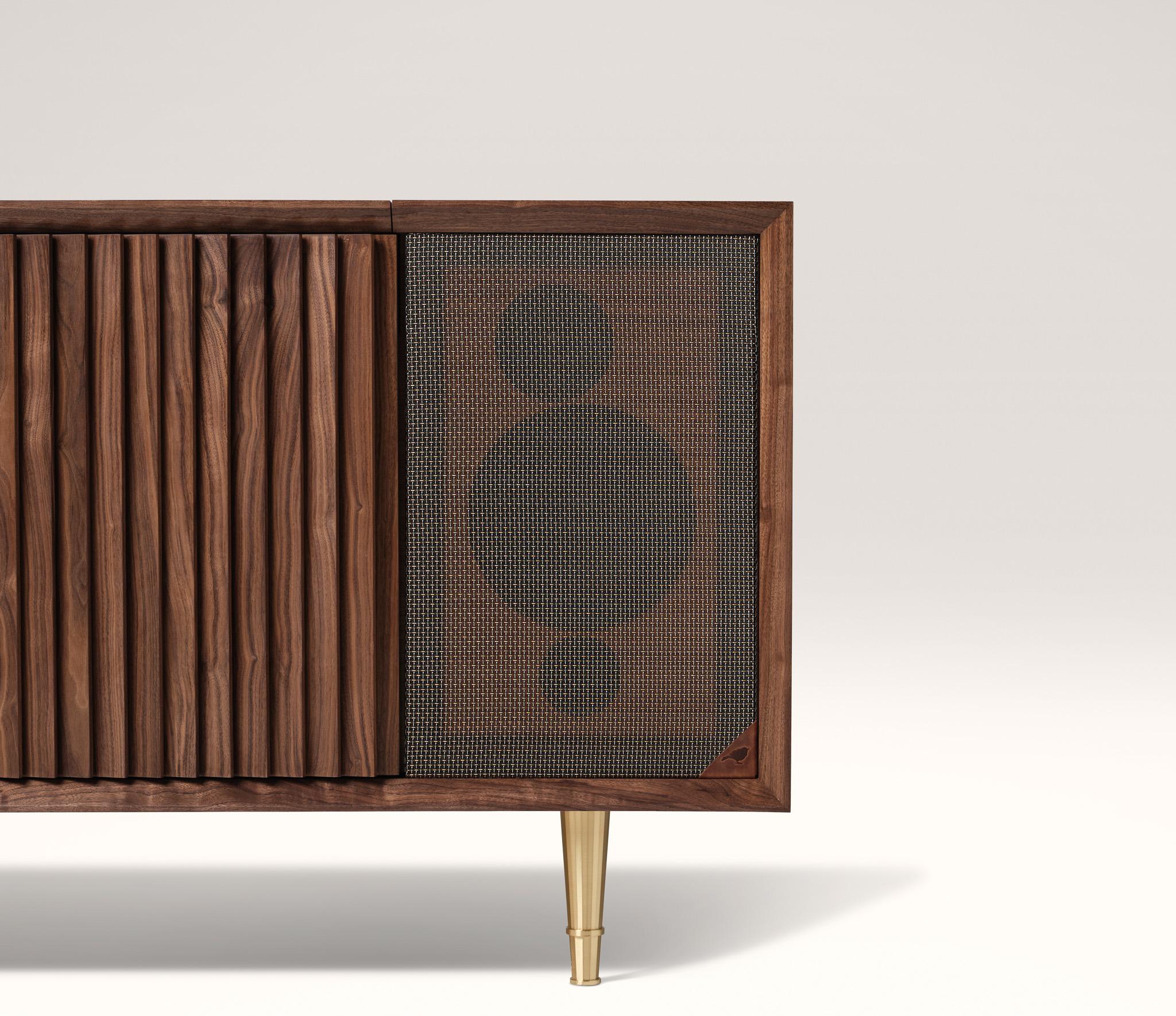 https://a.1stdibscdn.com/wrensilva-m1-record-player-console-in-natural-walnut-brass-for-sale-picture-5/f_105212/f_459646921753475082064/Copy_of_M1_Walnut_Crop_metal_speaker_master.jpg