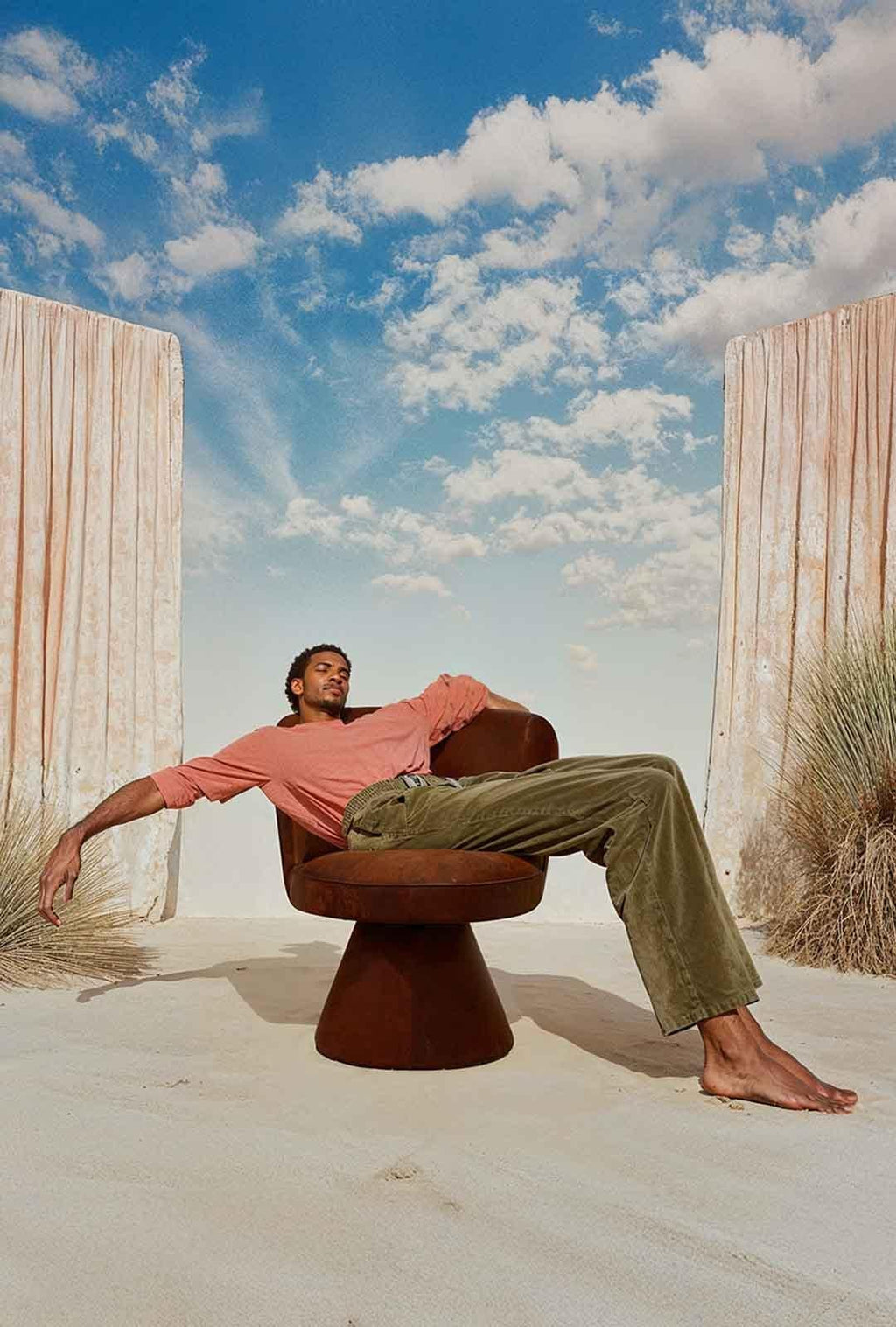 https://a.1stdibscdn.com/postmodern-space-age-pink-velvet-dining-chair-coraje-for-sale-picture-7/f_105132/f_456164621750933262817/Coraje_homepage_phone_copia_master.jpg