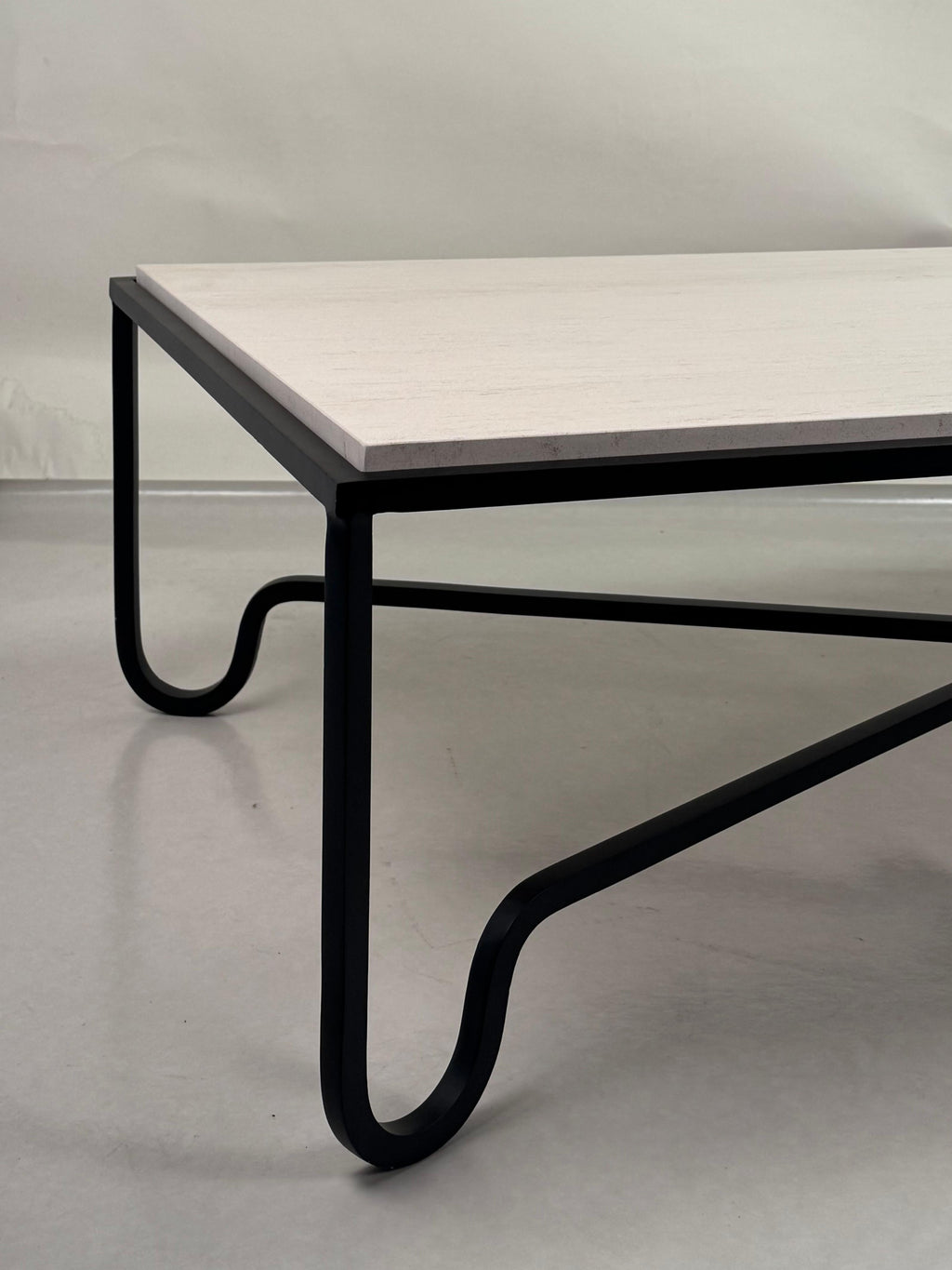 https://a.1stdibscdn.com/large-cream-limestone-entretoise-coffee-table-by-design-freres-for-sale-picture-7/f_8184/f_486116321769975386350/CreamLimestoneEntretoise_5_master.jpg