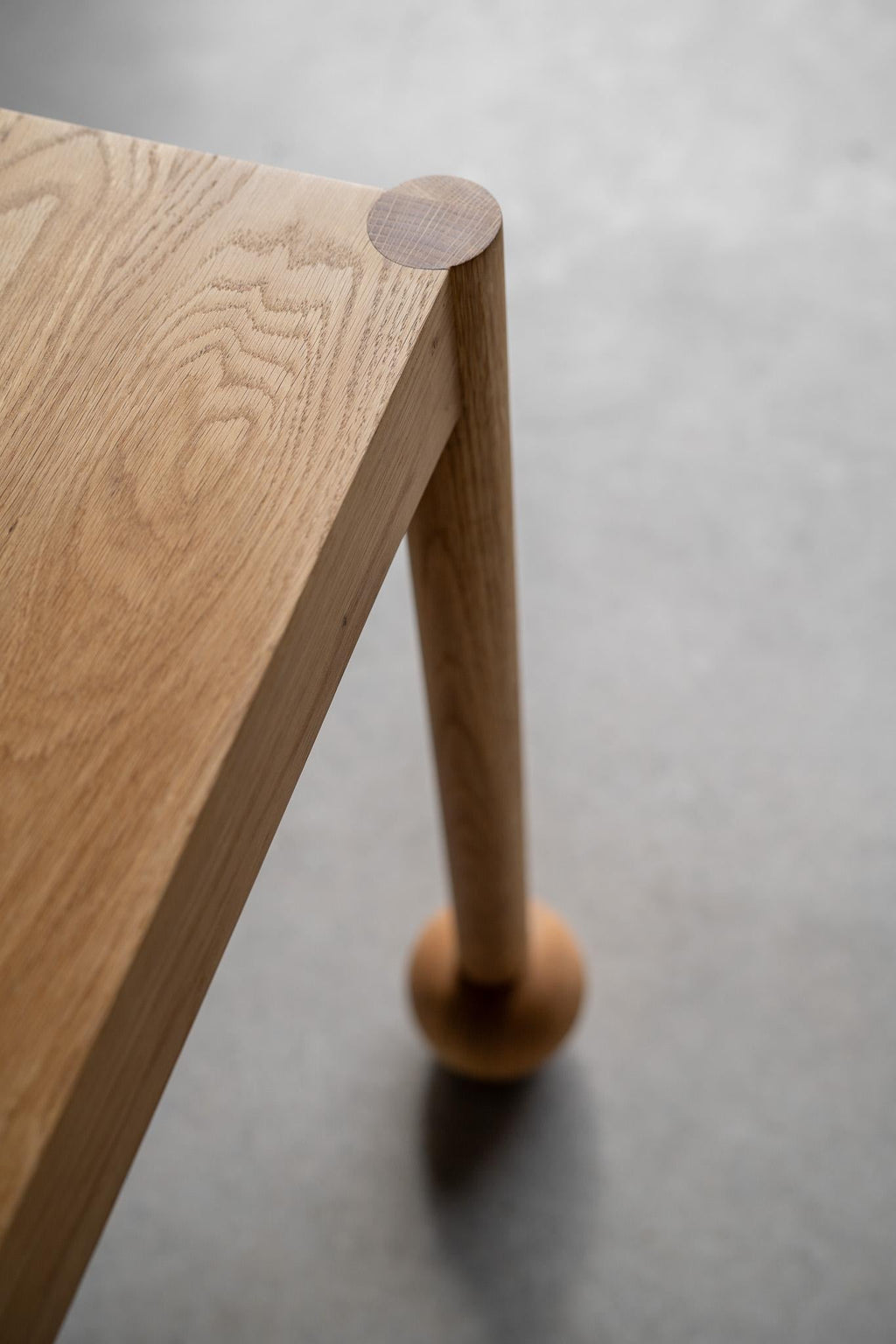 https://a.1stdibscdn.com/fenn-dining-table-by-croft-house-for-sale-picture-5/f_97692/f_434673621738630244058/CroftHouseFennDiningTable13GigiAlyPhotography_master.jpg