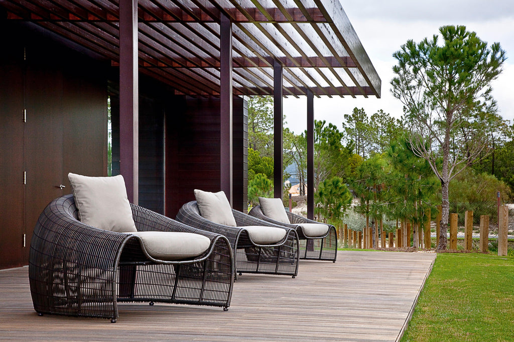 https://a.1stdibscdn.com/outdoor-croissant-easy-armchair-by-kenneth-cobonpue-for-sale-picture-7/f_12192/f_328103921676567437295/Croissant_Setting_03_master.jpg