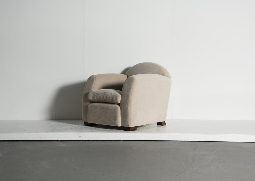 https://a.1stdibscdn.com/a-curved-arm-salon-club-chair-upholstered-in-pure-alpaca-for-sale-picture-4/f_22593/f_477176521764155463195/Curve_Arm_Stone_Alpaca_9_25_10_master.jpeg