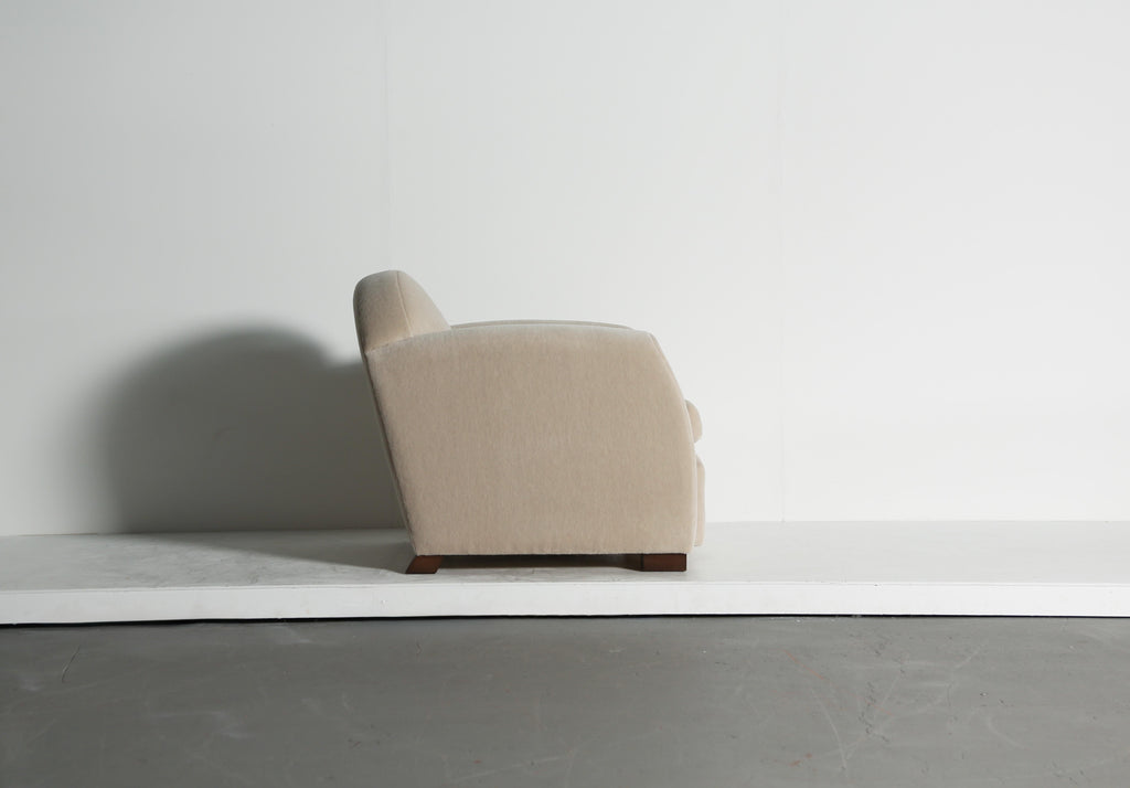 https://a.1stdibscdn.com/a-curved-arm-salon-club-chair-upholstered-in-pure-alpaca-for-sale-picture-8/f_22593/f_477176521764155465638/Curve_Arm_Stone_Alpaca_9_25_15_master.jpeg