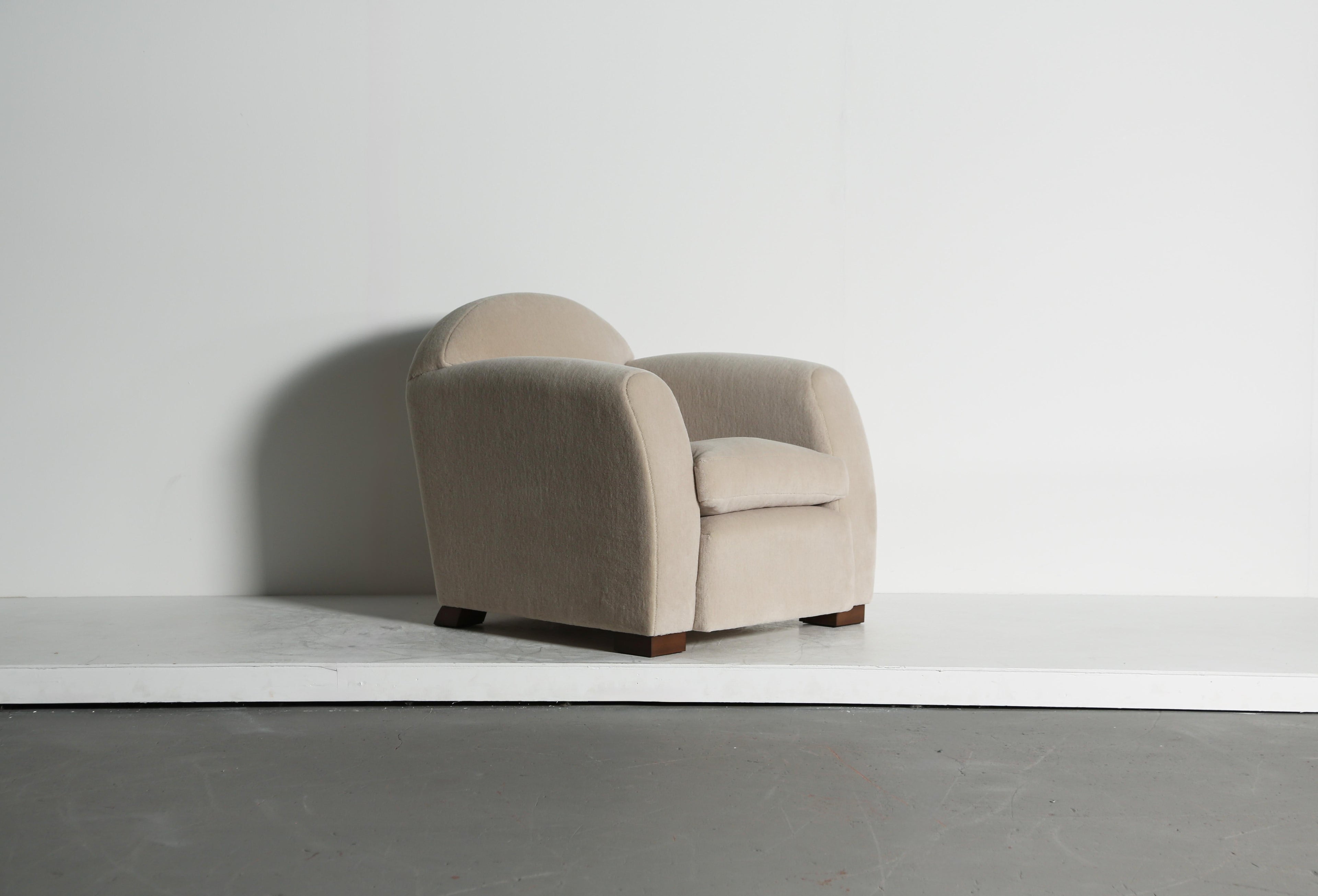 https://a.1stdibscdn.com/a-curved-arm-salon-club-chair-upholstered-in-pure-alpaca-for-sale-picture-2/f_22593/f_477176521764155665817/Curve_Arm_Stone_Alpaca_9_25_16_master.jpeg