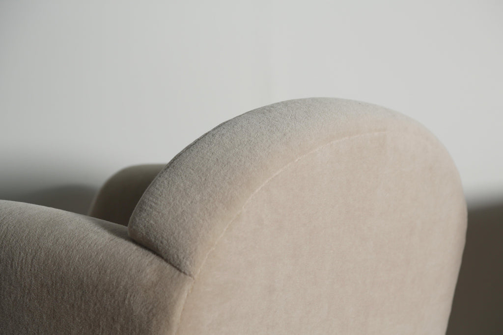 https://a.1stdibscdn.com/a-curved-arm-salon-club-chair-upholstered-in-pure-alpaca-for-sale-picture-10/f_22593/f_477176521764155461365/Curve_Arm_Stone_Alpaca_9_25_5_master.jpeg