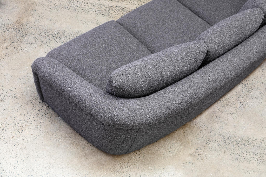 https://a.1stdibscdn.com/super-plush-organic-sofa-for-sale-picture-9/f_27523/f_432868521737583655428/Curve_Detail_master.jpg