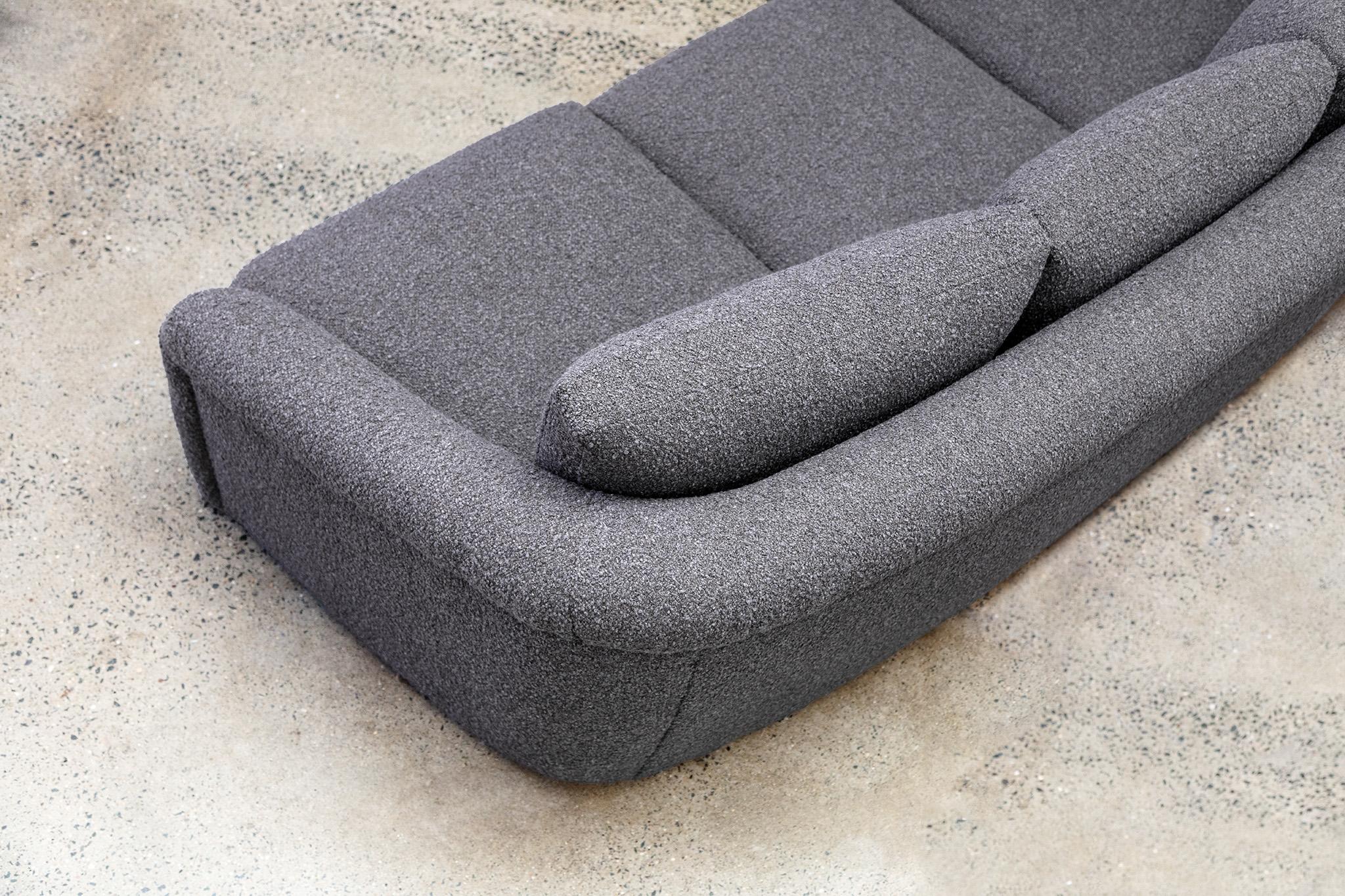 https://a.1stdibscdn.com/super-plush-organic-sofa-for-sale-picture-9/f_27523/f_432868521737583655428/Curve_Detail_master.jpg