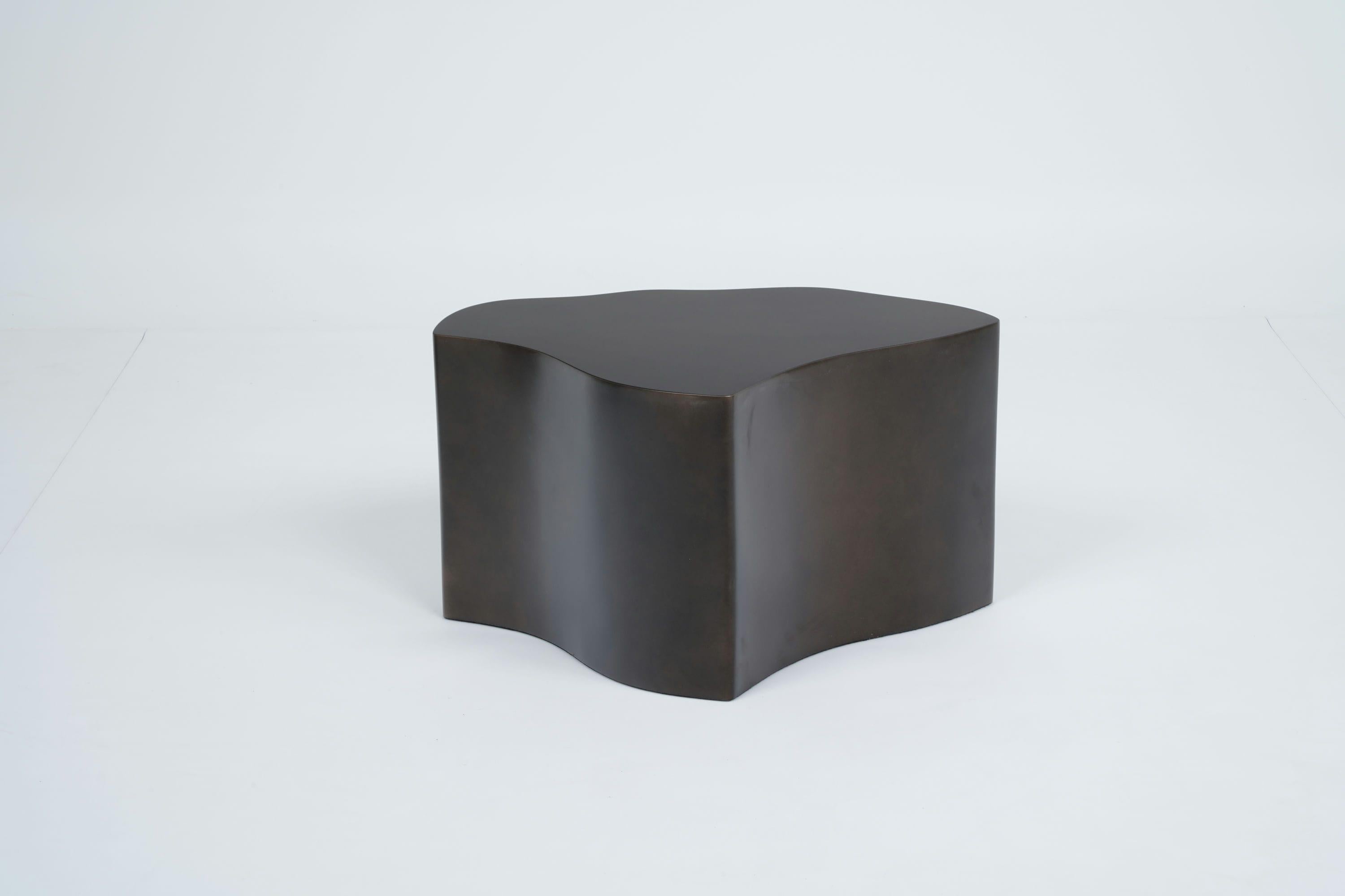 https://a.1stdibscdn.com/customizable-modular-resin-coffee-table-in-matte-bronze-finish-for-sale-picture-4/f_27693/f_409088621722619006174/Custom_3_Pc_Table_Mondo_97123082_7__master.jpg