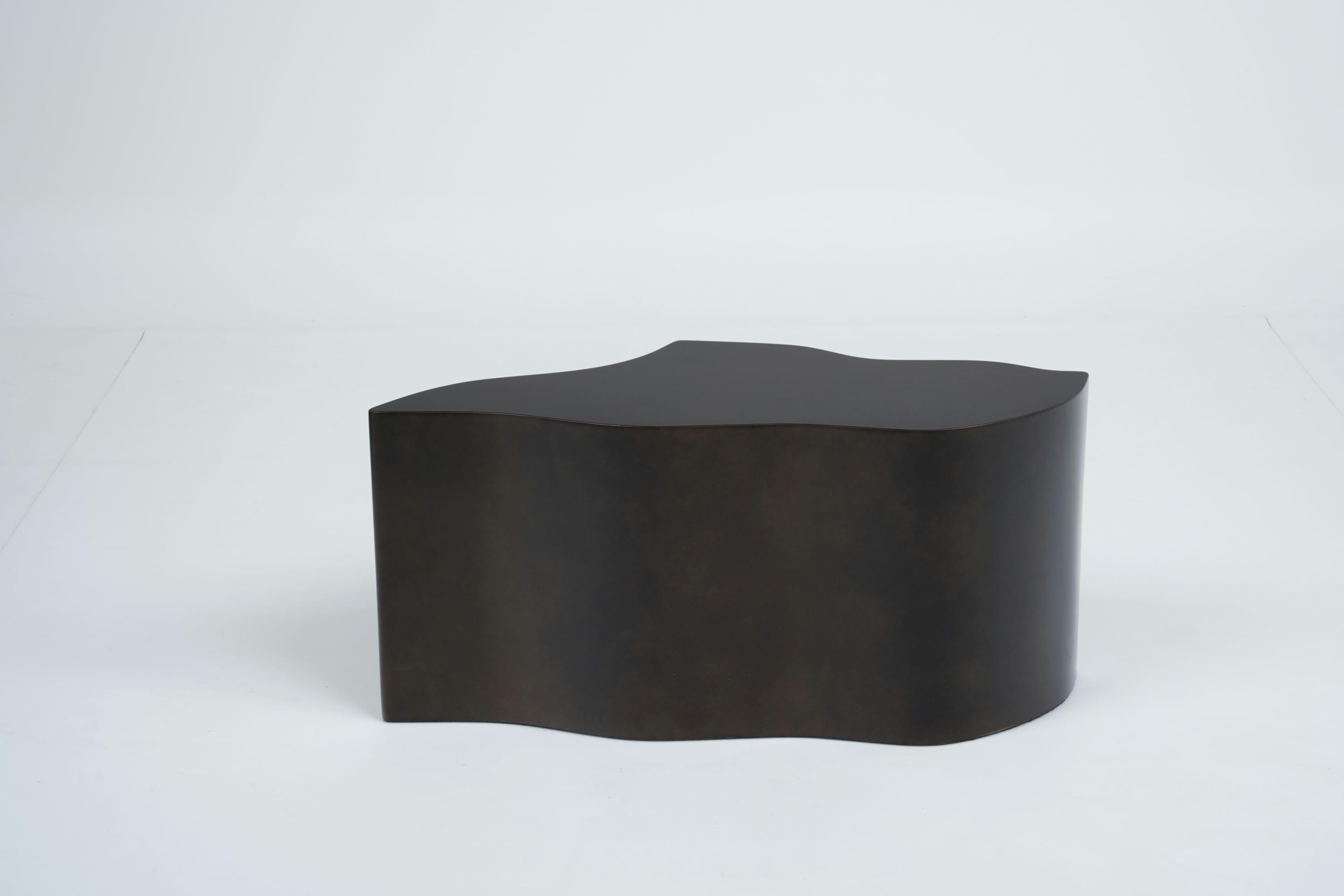 https://a.1stdibscdn.com/customizable-modular-resin-coffee-table-in-matte-bronze-finish-for-sale-picture-5/f_27693/f_409088621722619006152/Custom_3_Pc_Table_Mondo_97123082_8__master.jpg
