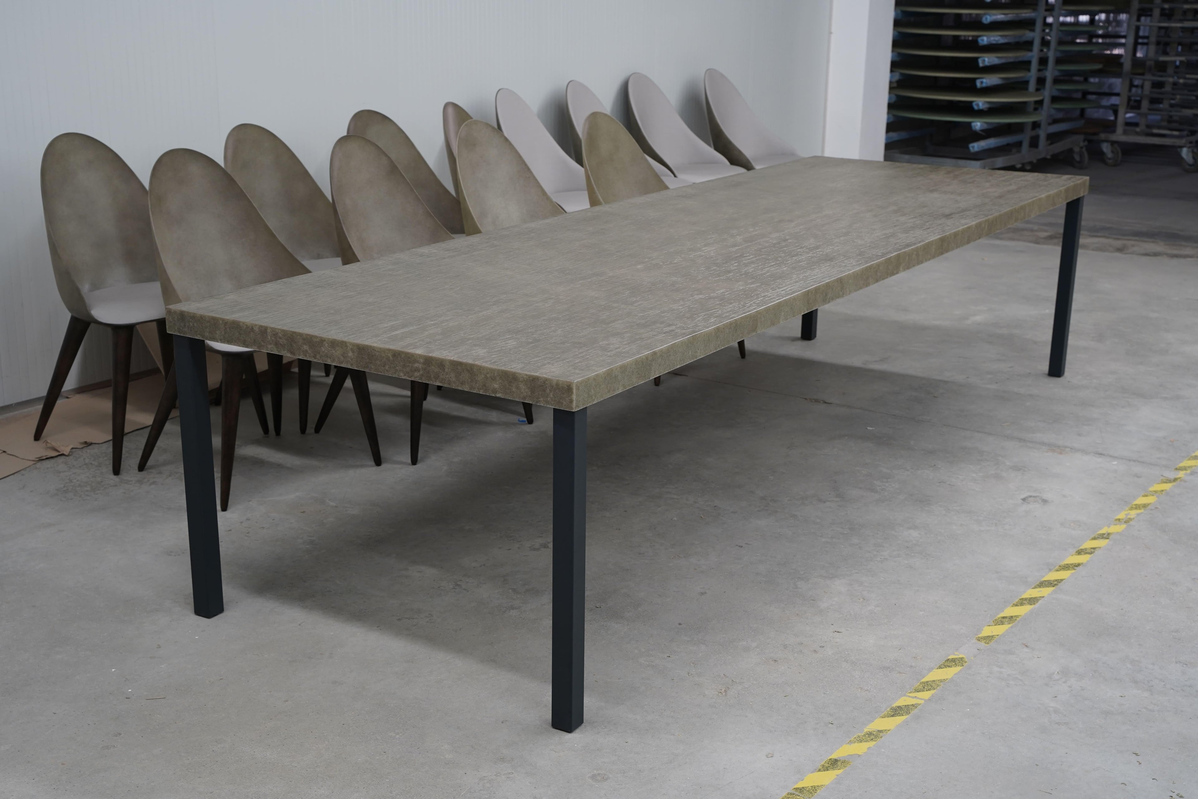 https://a.1stdibscdn.com/outdoor-dining-table-in-custom-lacquer-colors-for-sale-picture-8/f_27693/f_308283421666039668091/Custom_Top_Sierra_Dining_Table_master.jpg