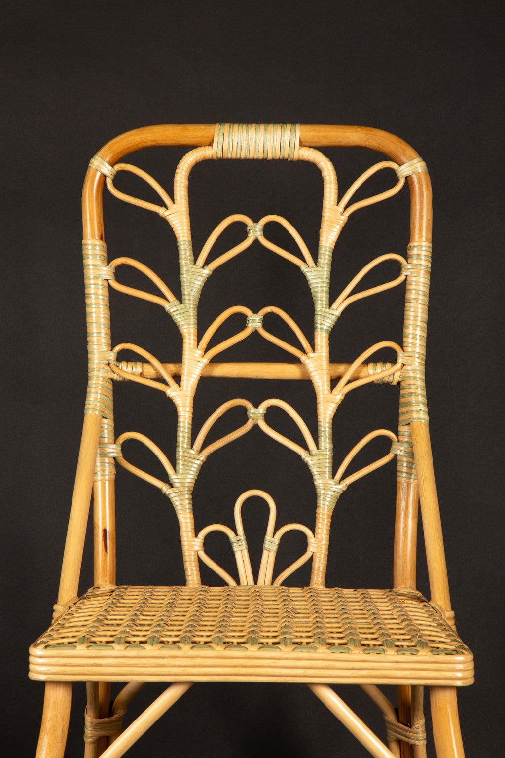 https://a.1stdibscdn.com/sage-rattan-daisy-chair-by-creel-and-gow-for-sale-picture-2/f_15312/f_468557021759156937231/_D321810_master.jpg