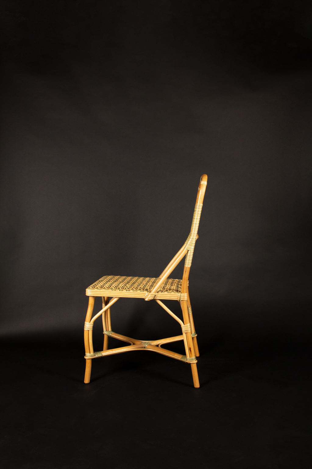 https://a.1stdibscdn.com/sage-rattan-daisy-chair-by-creel-and-gow-for-sale-picture-5/f_15312/f_468557021759156939263/_D321813l_master.jpg