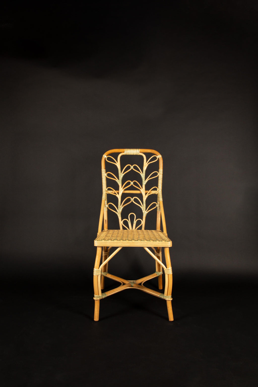 https://a.1stdibscdn.com/sage-rattan-daisy-chair-by-creel-and-gow-for-sale-picture-7/f_15312/f_468557021759156940650/_D321816_master.jpg