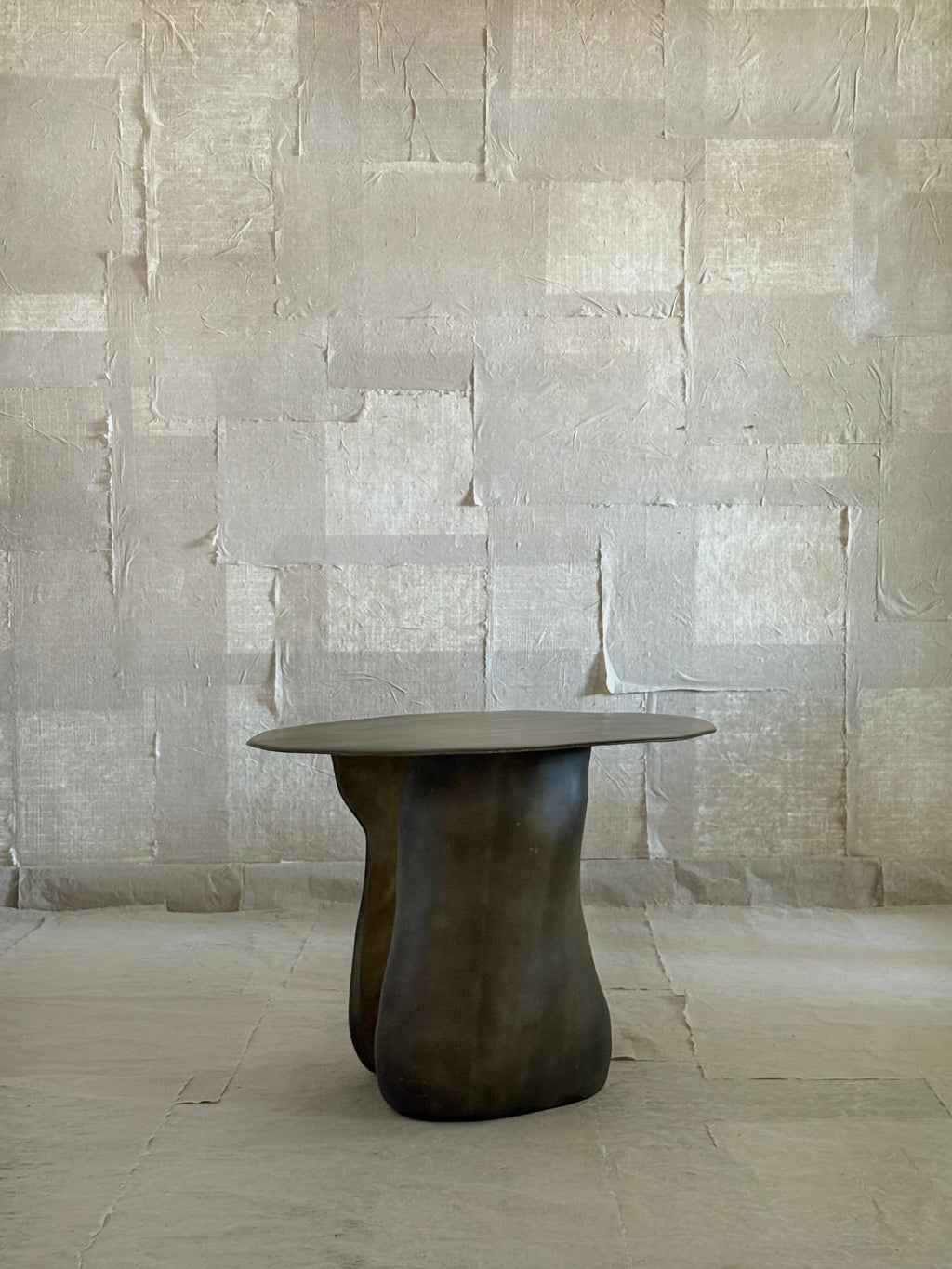 https://a.1stdibscdn.com/moss-brown-formless-fiberglass-round-table-by-kar-for-sale-picture-5/f_12192/f_476237721763592759239/D3D872D4_0693_475C_B4E8_84043582872D_2_master.jpg
