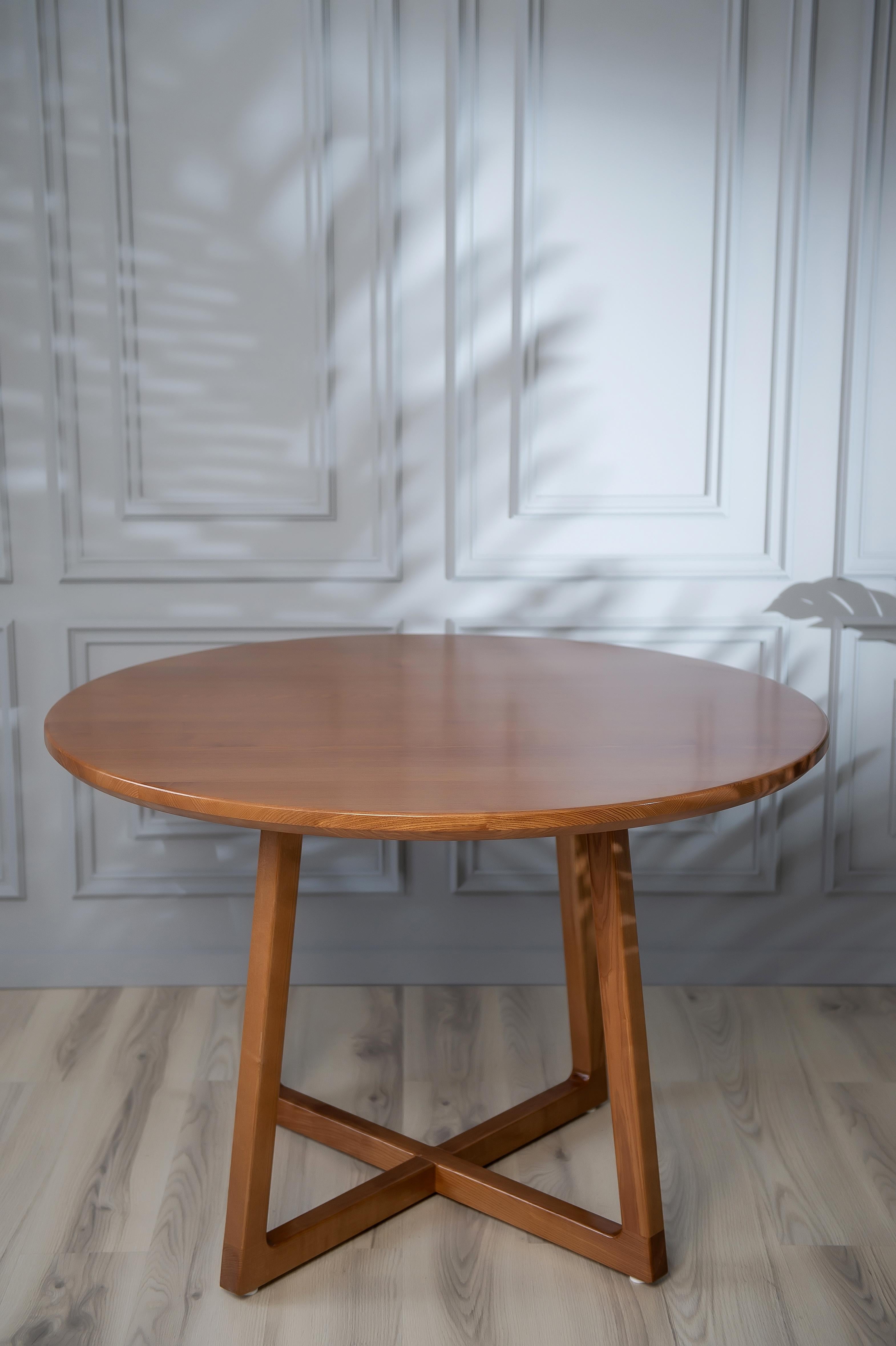 https://a.1stdibscdn.com/dark-brown-ash-solid-wood-round-dining-table-for-sale-picture-6/f_82682/f_330119021677516441329/D4S_6309_master.jpg