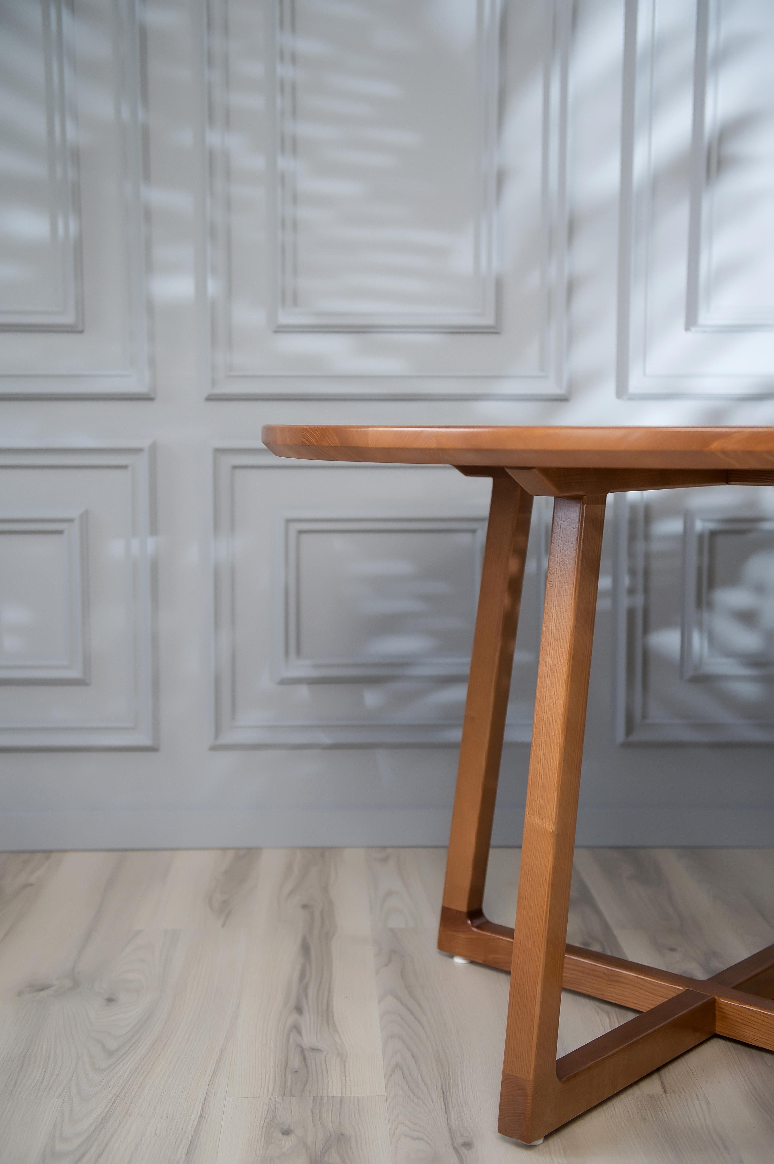 https://a.1stdibscdn.com/dark-brown-ash-solid-wood-round-dining-table-for-sale-picture-7/f_82682/f_330119021677516441111/D4S_6310_master.jpg