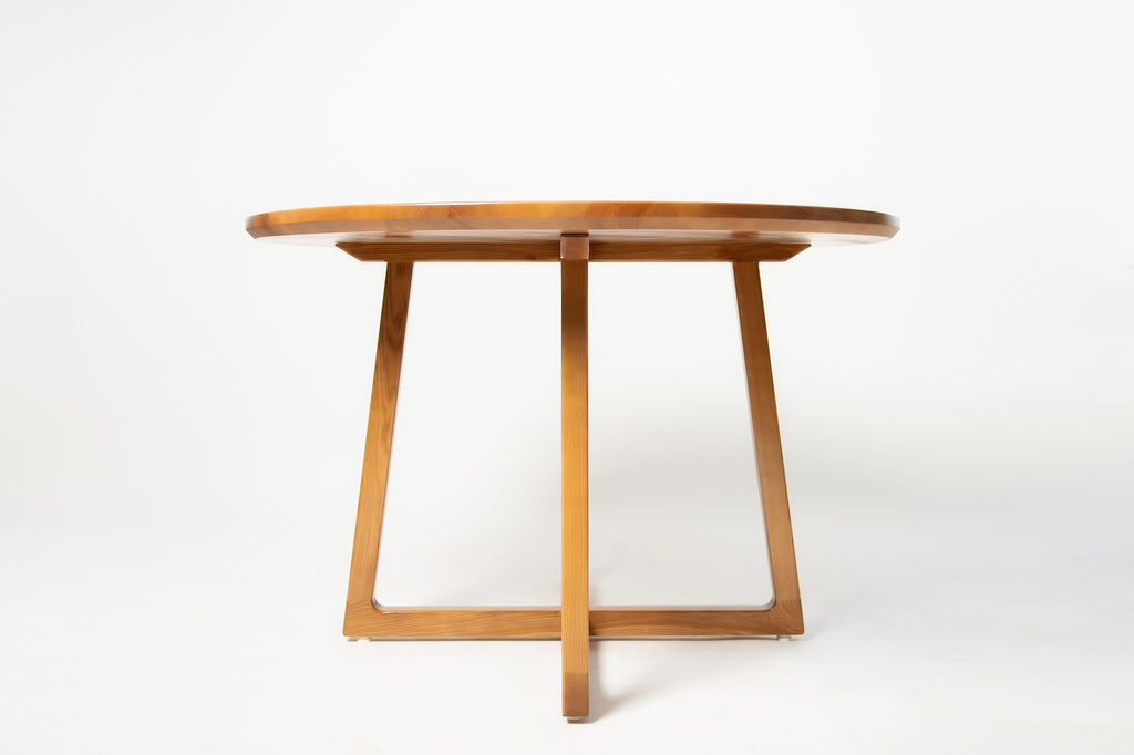 https://a.1stdibscdn.com/light-brown-ash-solid-wood-round-dining-table-for-sale-picture-4/f_82682/f_330120921677517083857/D4S_6385_master.jpg