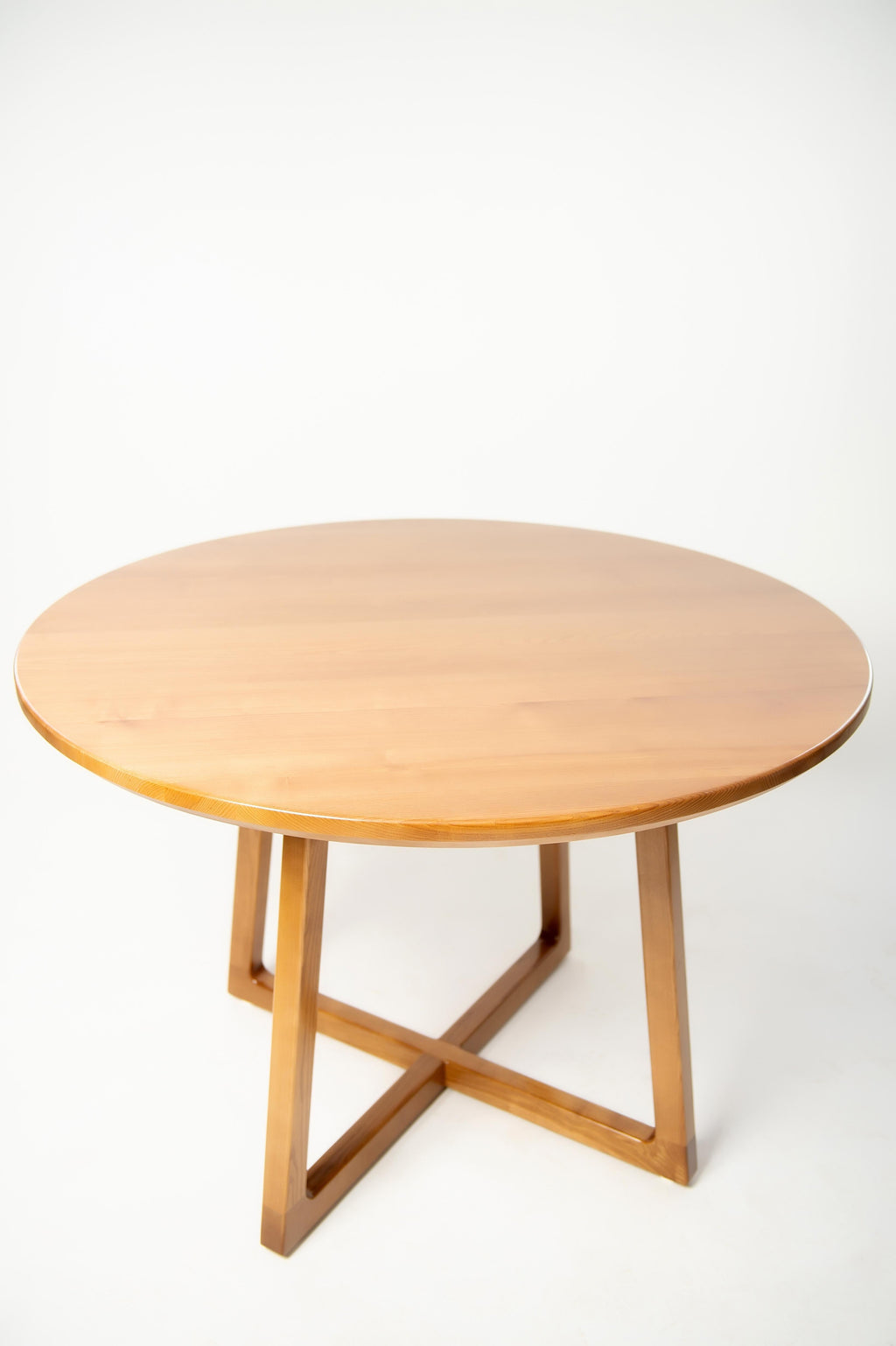 https://a.1stdibscdn.com/light-brown-ash-solid-wood-round-dining-table-for-sale-picture-7/f_82682/f_330120921677517128412/D4S_6394_master.jpg