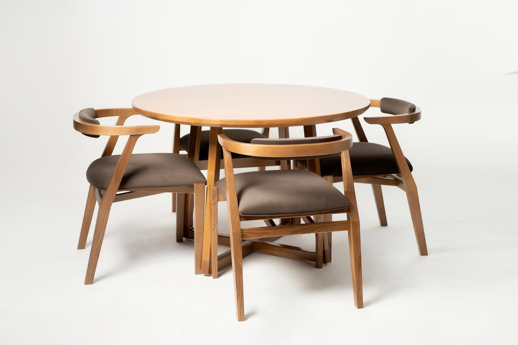 https://a.1stdibscdn.com/light-brown-ash-solid-wood-round-dining-table-for-sale-picture-11/f_82682/f_330120921677517193911/D4S_6405_master.jpg