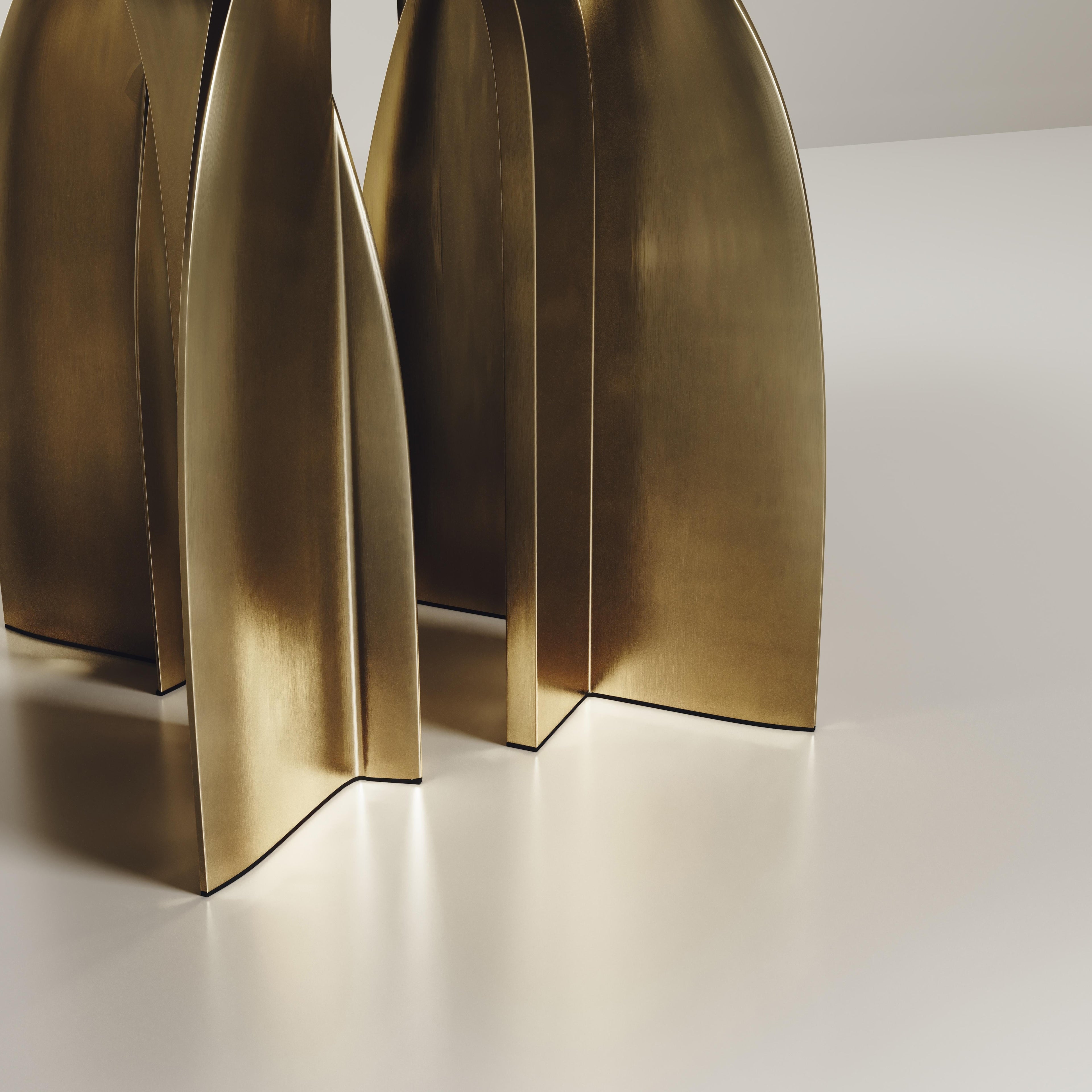 https://a.1stdibscdn.com/set-of-sculptural-chairs-and-dining-table-in-shell-and-brass-by-kifu-paris-for-sale-picture-5/f_45491/f_263336321638275756639/D7157_BLANC0003_D1_master.jpg