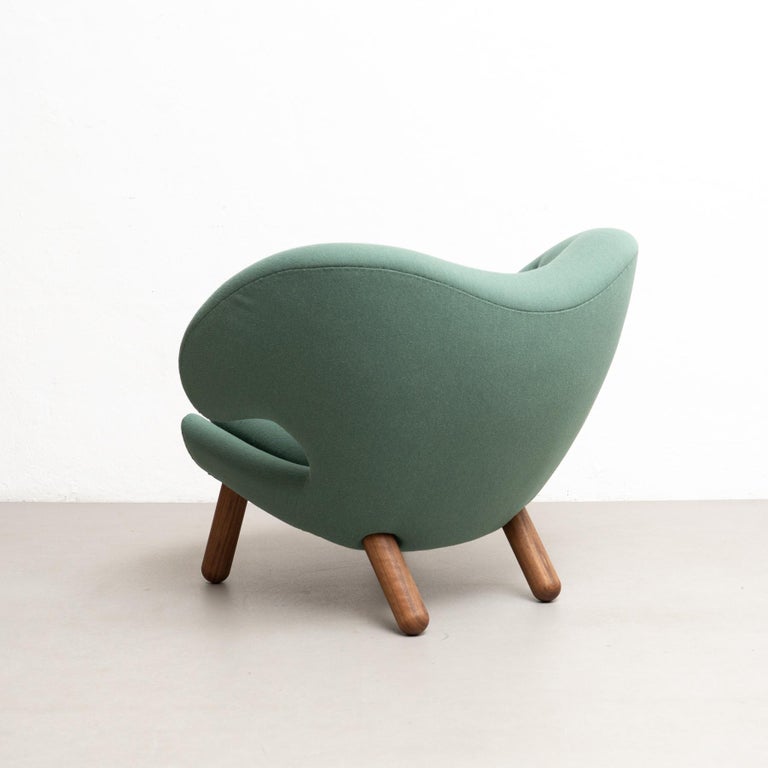https://a.1stdibscdn.com/finn-juhl-pelican-chair-upholstered-in-wood-and-fabric-for-sale-picture-9/f_14272/f_415623121726834602084/DADA280524_154_master.jpg?width=768