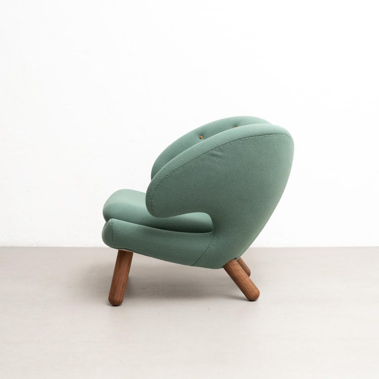 https://a.1stdibscdn.com/finn-juhl-pelican-chair-upholstered-in-wood-and-fabric-for-sale-picture-10/f_14272/f_415623121726834602075/DADA280524_155_master.jpg?width=768