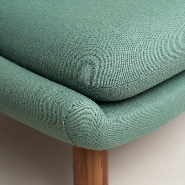 https://a.1stdibscdn.com/finn-juhl-pelican-chair-upholstered-in-wood-and-fabric-for-sale-picture-13/f_14272/f_415623121726834602362/DADA280524_158_master.jpg?width=768