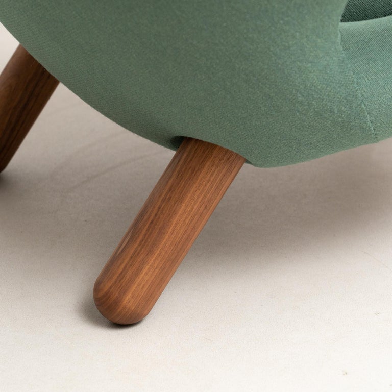 https://a.1stdibscdn.com/finn-juhl-pelican-chair-upholstered-in-wood-and-fabric-for-sale-picture-17/f_14272/f_415623121726834604174/DADA280524_162_master.jpg?width=768