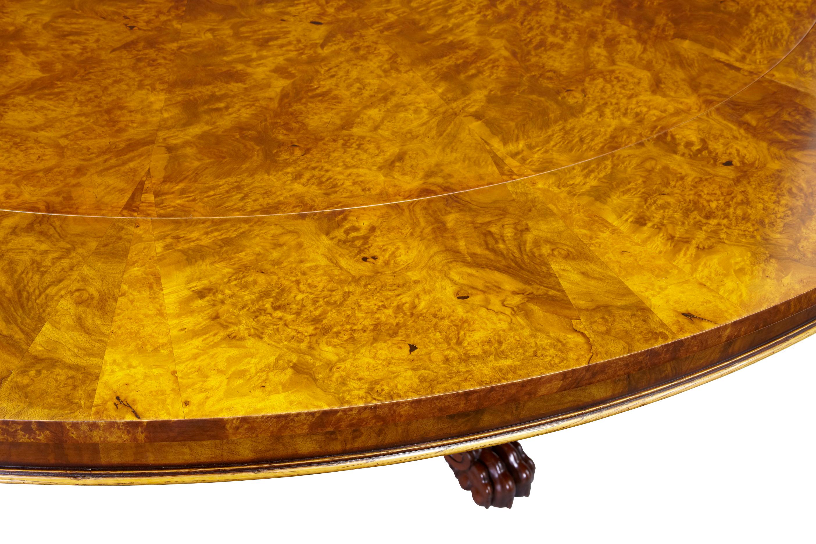 https://a.1stdibscdn.com/english-made-carved-walnut-jupe-dining-table-for-sale-picture-10/f_8786/f_430573521736252932783/DAJUPE1_walnut_jupe_10357_copy_master.jpg