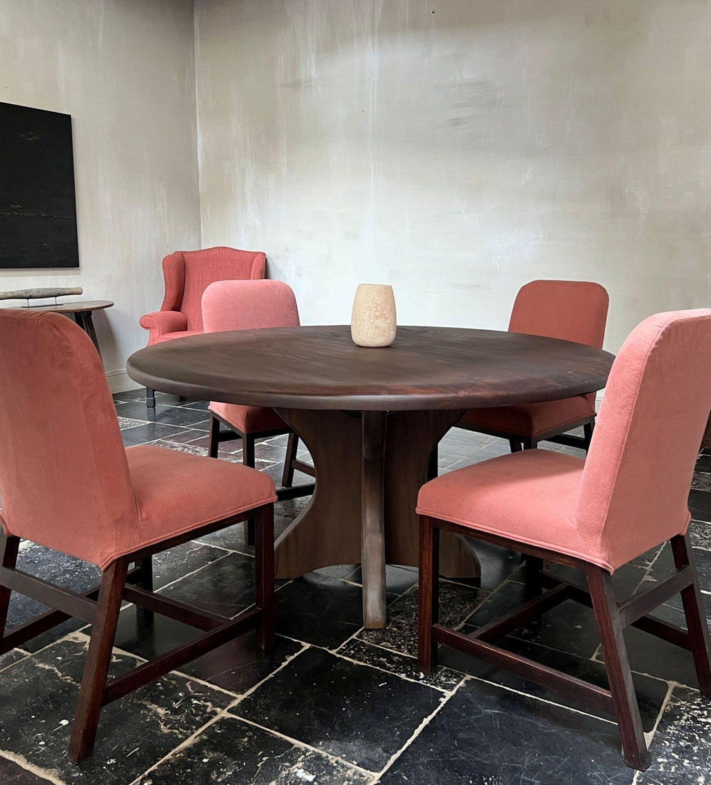 https://a.1stdibscdn.com/dani-custom-round-organic-table-for-sale-picture-3/f_20233/f_464611221756493833434/DANI_Table_with_chairs_master.jpg