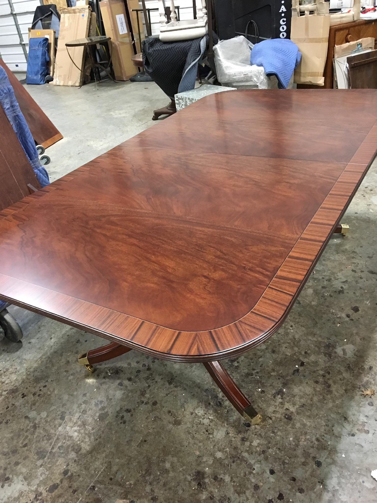 https://a.1stdibscdn.com/traditional-georgian-style-mahogany-dining-table-by-leighton-hall-for-sale-picture-4/f_44162/f_163219721569977227369/DCC99F5A_C8CE_44A9_A07B_2DE1AD14B34E_master.jpeg