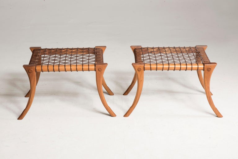 https://a.1stdibscdn.com/black-woven-leather-seat-walnut-saber-legs-klismos-chairs-customizable-for-sale-picture-20/f_20723/f_265407921639561921553/DDF_6903_master.jpg?width=768