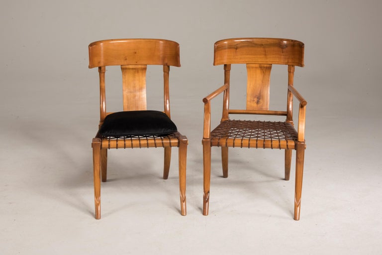 https://a.1stdibscdn.com/black-woven-leather-seat-walnut-saber-legs-klismos-chairs-customizable-for-sale-picture-13/f_20723/f_265407921639561509527/DDF_6918_master.jpg?width=768