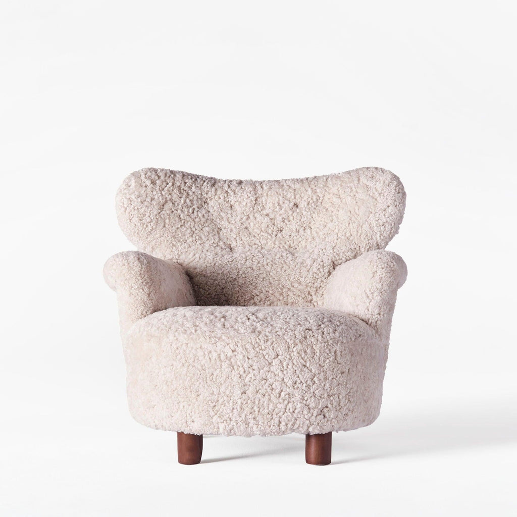 https://a.1stdibscdn.com/sheepskin-upholstered-armchair-by-elias-svedberg-model-elias-for-sale-picture-2/f_58912/f_488379521771275918873/DD_2303_PRODUCT_Elias_Armchair_Sheepskin_2447_f54b85e4_520a_4f3d_87fb_fe557ac779e1_1__master.jpg