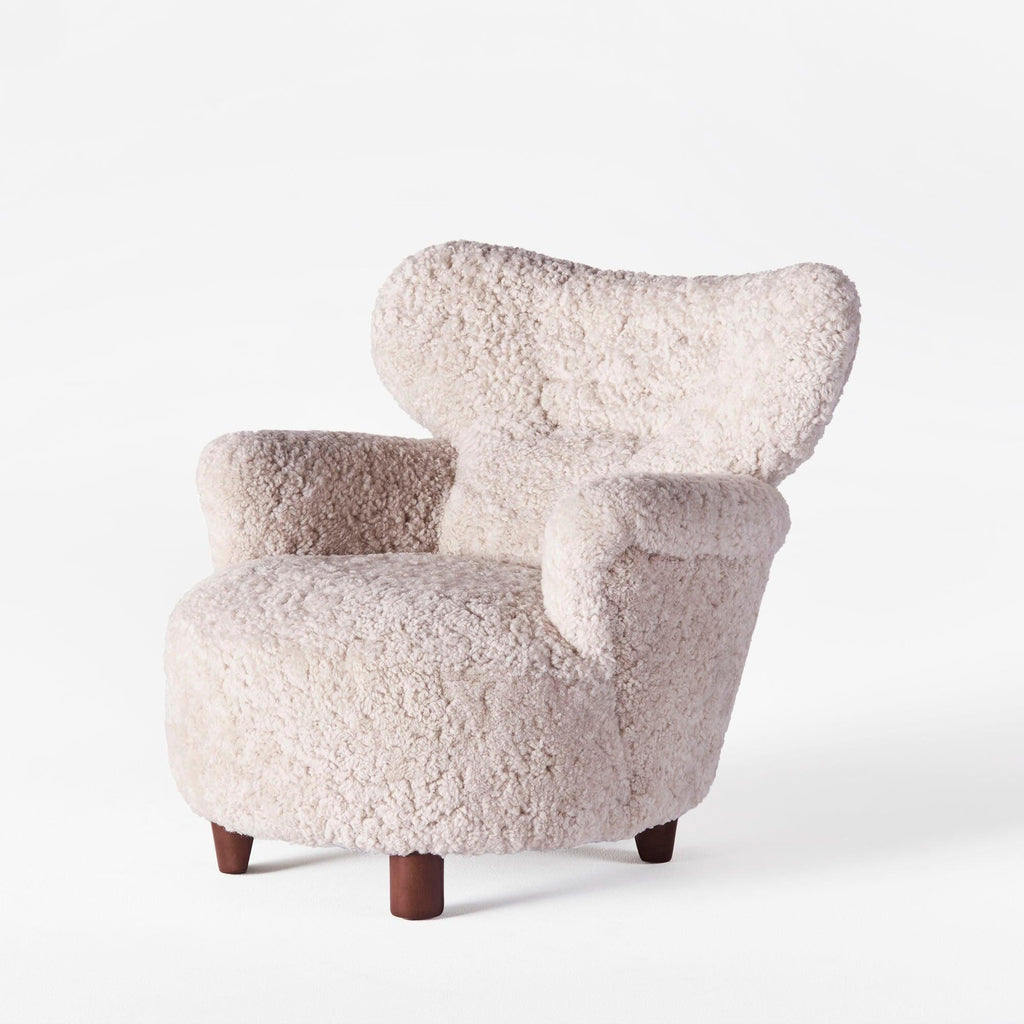 https://a.1stdibscdn.com/sheepskin-upholstered-armchair-by-elias-svedberg-model-elias-for-sale-picture-3/f_58912/f_488379521771275919014/DD_2303_PRODUCT_Elias_Armchair_Sheepskin_2449_8f4eb84a_05de_4541_9c4f_3a1f2fdb784d_1__master.jpg