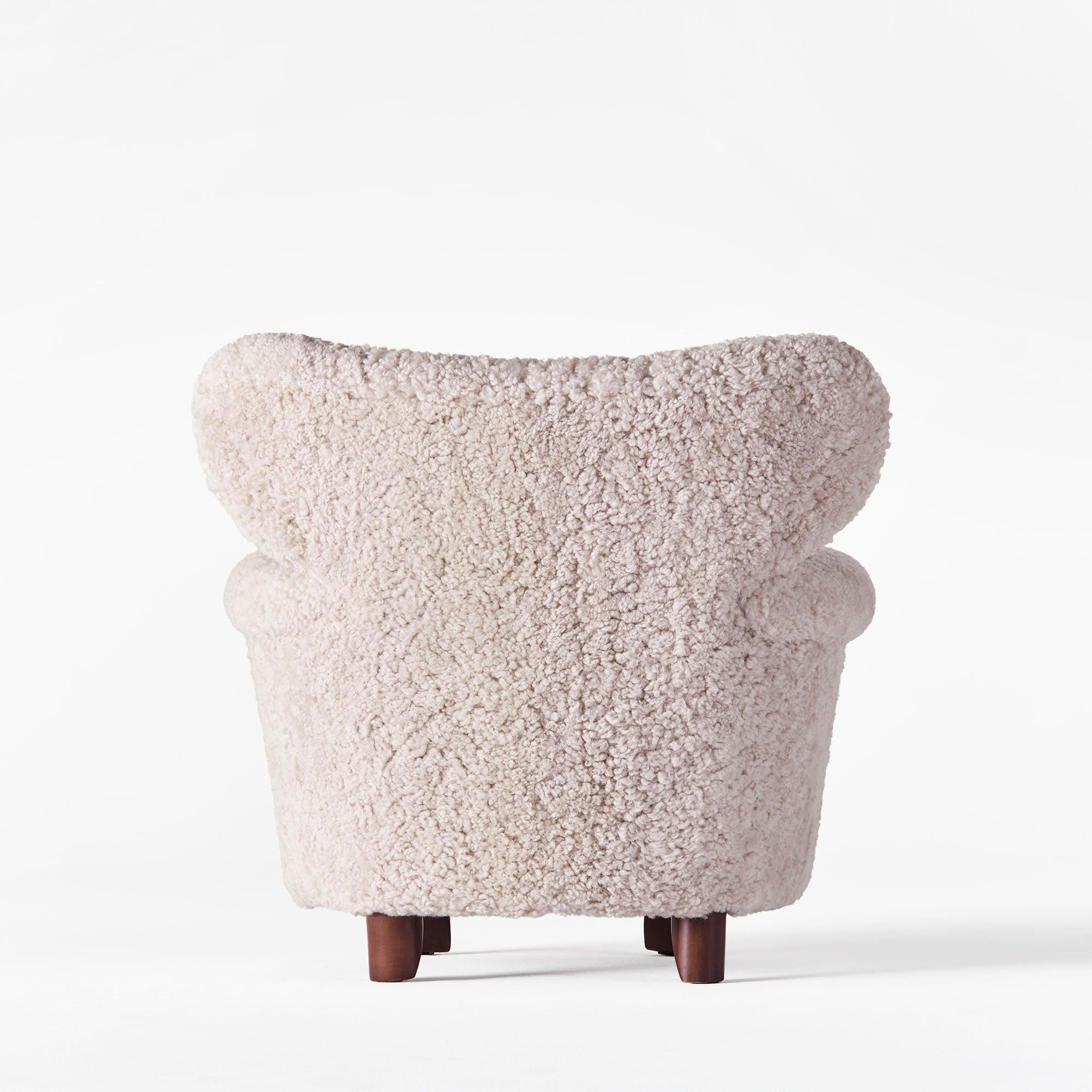 https://a.1stdibscdn.com/sheepskin-upholstered-armchair-by-elias-svedberg-model-elias-for-sale-picture-5/f_58912/f_488379521771275919153/DD_2303_PRODUCT_Elias_Armchair_Sheepskin_2451_1368f743_4979_4608_9424_f7ddbdb5e3c2_1__master.jpg