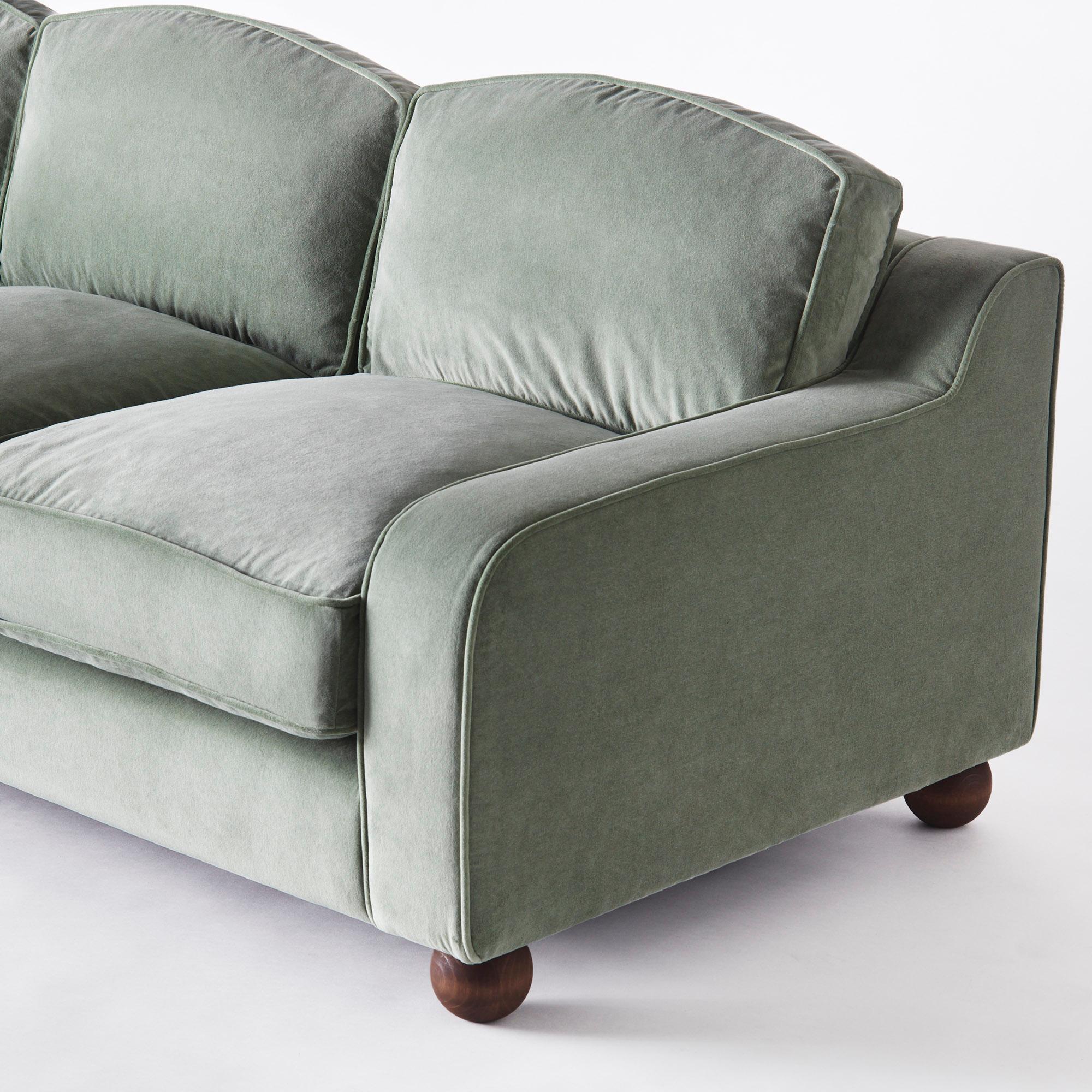https://a.1stdibscdn.com/3-seat-lola-sofa-green-velvet-for-sale-picture-5/f_58912/f_257536521743720220981/DD_2303_PRODUCT_SOFA_LOLA_FROZEN_GREEN_0066_master.jpg