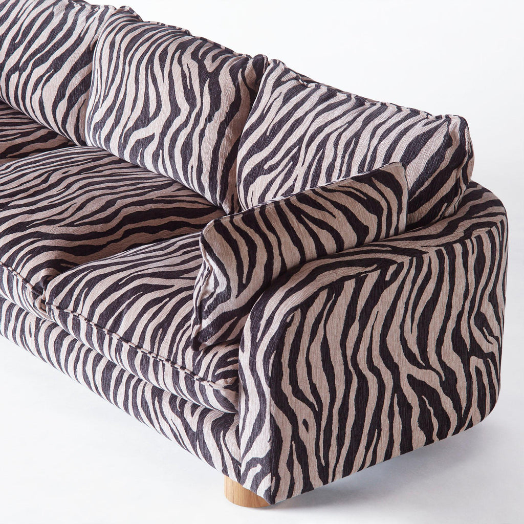 https://a.1stdibscdn.com/zebra-patterned-upholstered-sofa-model-miles-for-sale-picture-6/f_58912/f_442125521771246864550/DD_2303_PRODUCT_SOFA_MILES_ZEBRA_1617_1__master.jpg