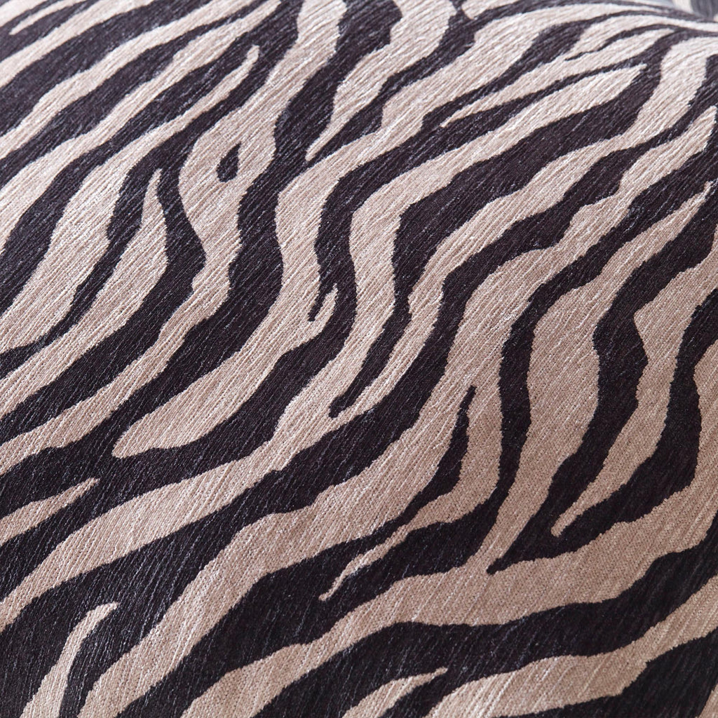 https://a.1stdibscdn.com/zebra-patterned-upholstered-sofa-model-miles-for-sale-picture-7/f_58912/f_442125521771246864101/DD_2303_PRODUCT_SOFA_MILES_ZEBRA_1628_master.jpg
