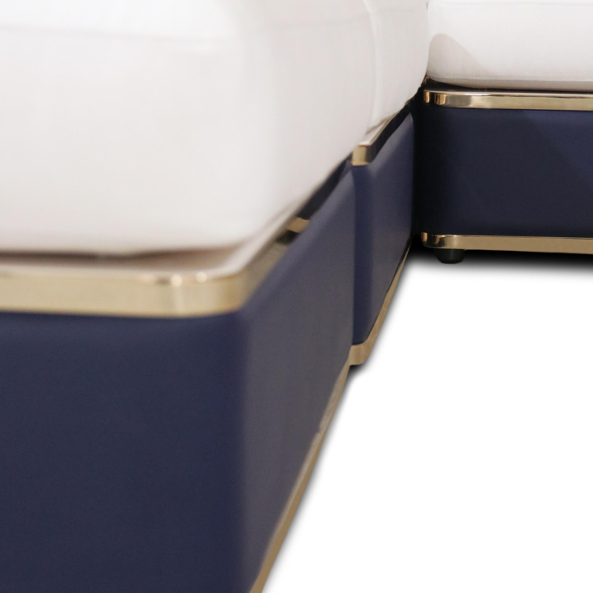 https://a.1stdibscdn.com/outdoor-modular-sofa-with-blue-leather-and-gold-details-for-sale-picture-2/f_56702/f_425062321732790591001/DETAILS_7_master.jpg