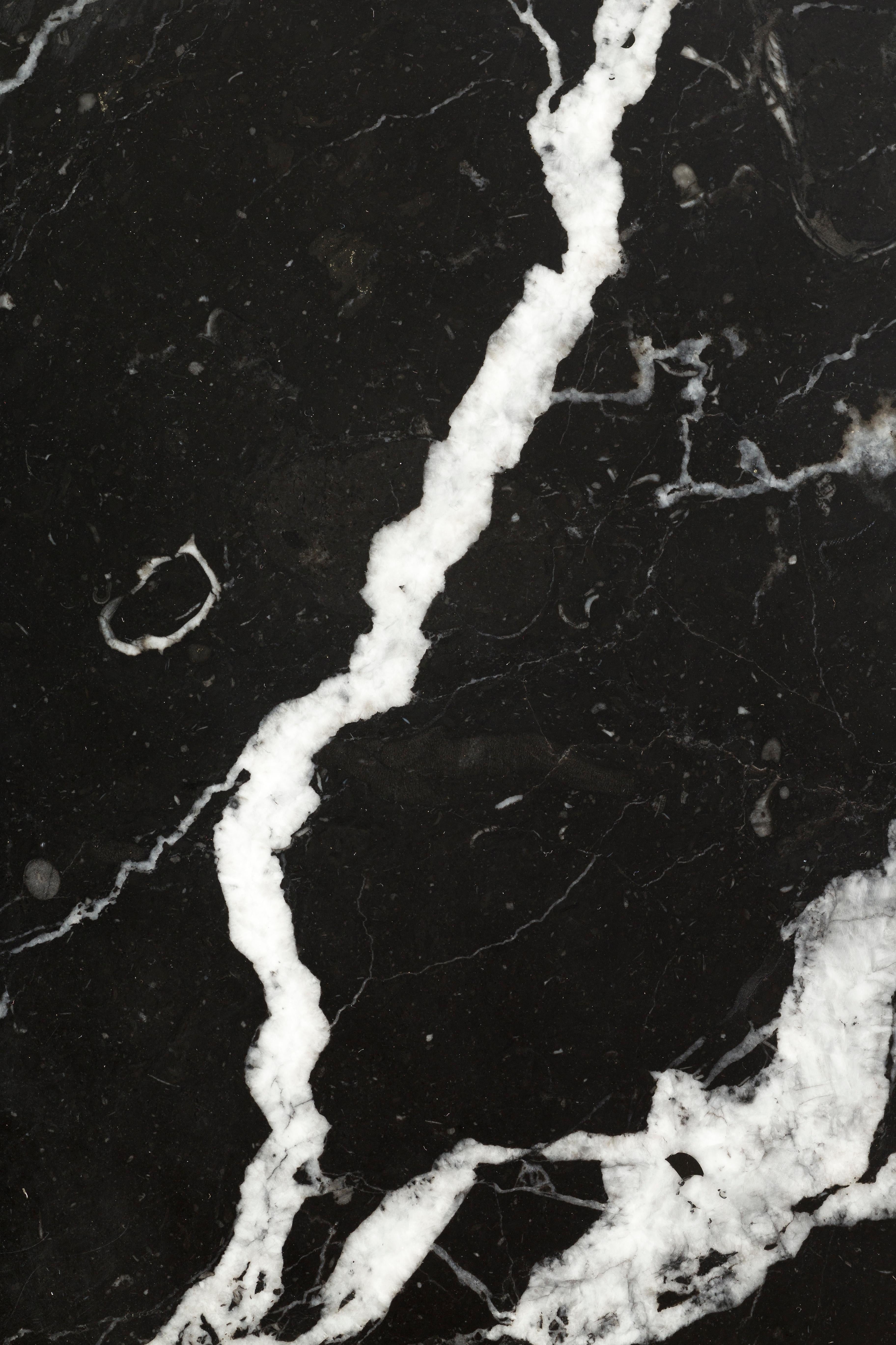 https://a.1stdibscdn.com/new-modern-side-table-in-black-marquinia-marble-creator-chekerdjian-stock-for-sale-picture-6/f_28003/f_438863021741073915522/DETTAGLIO_master.jpg