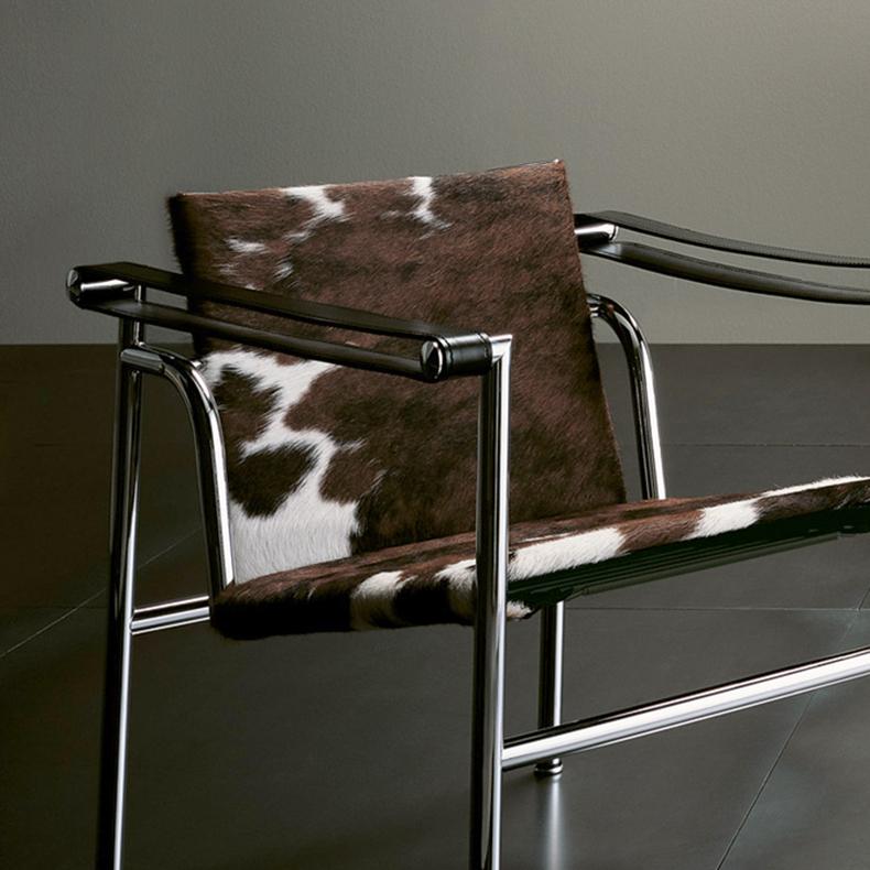 https://a.1stdibscdn.com/set-of-two-lc1-chairs-le-corbusier-pjeanneret-charlotte-perriand-by-cassina-for-sale-picture-5/f_14272/f_286105021652257743247/DET_1_lc1_3_master.jpg